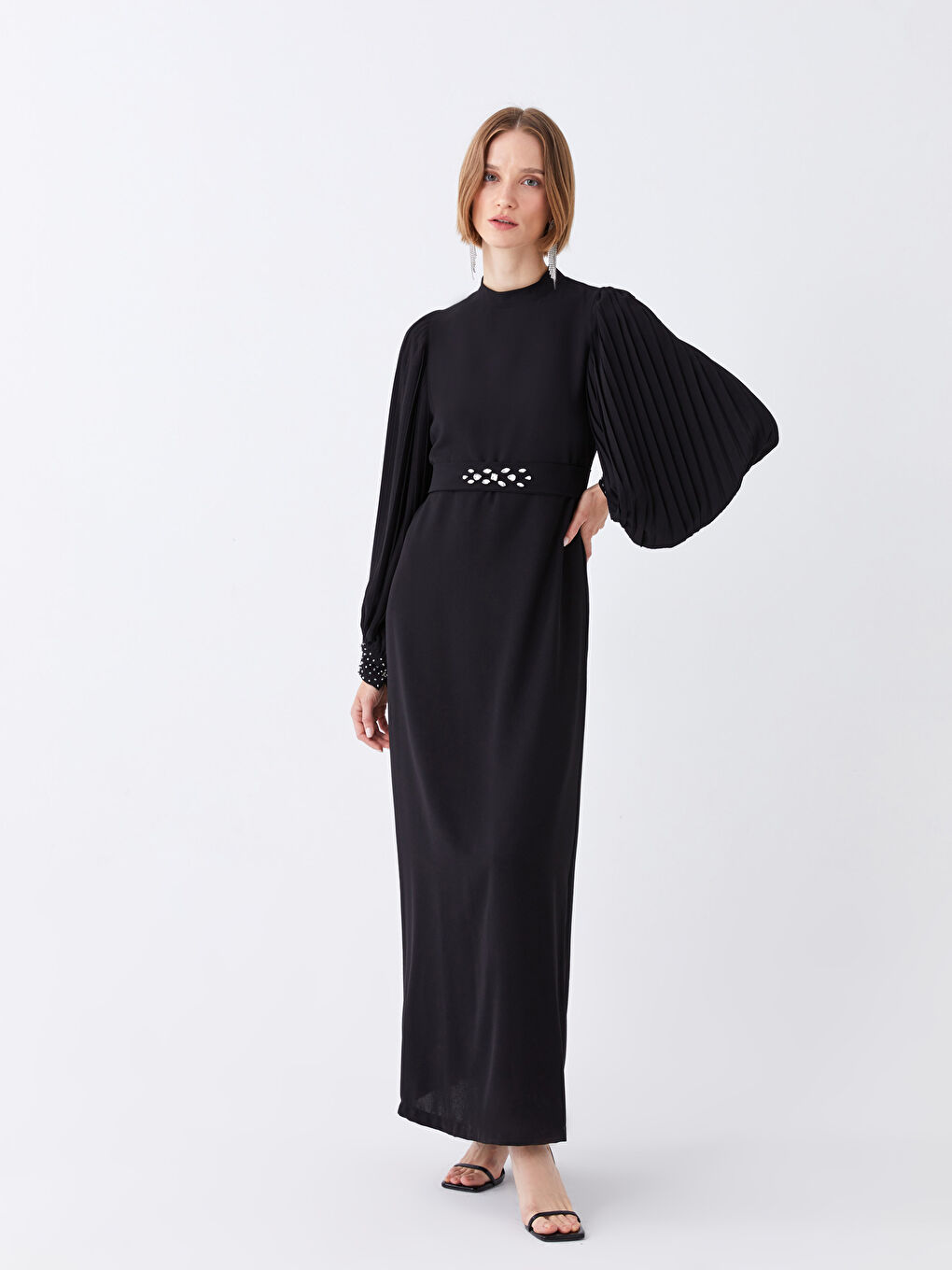 Siyah Dik Yaka Parlak Taşlı Uzun Kollu Kadın Abiye Elbise