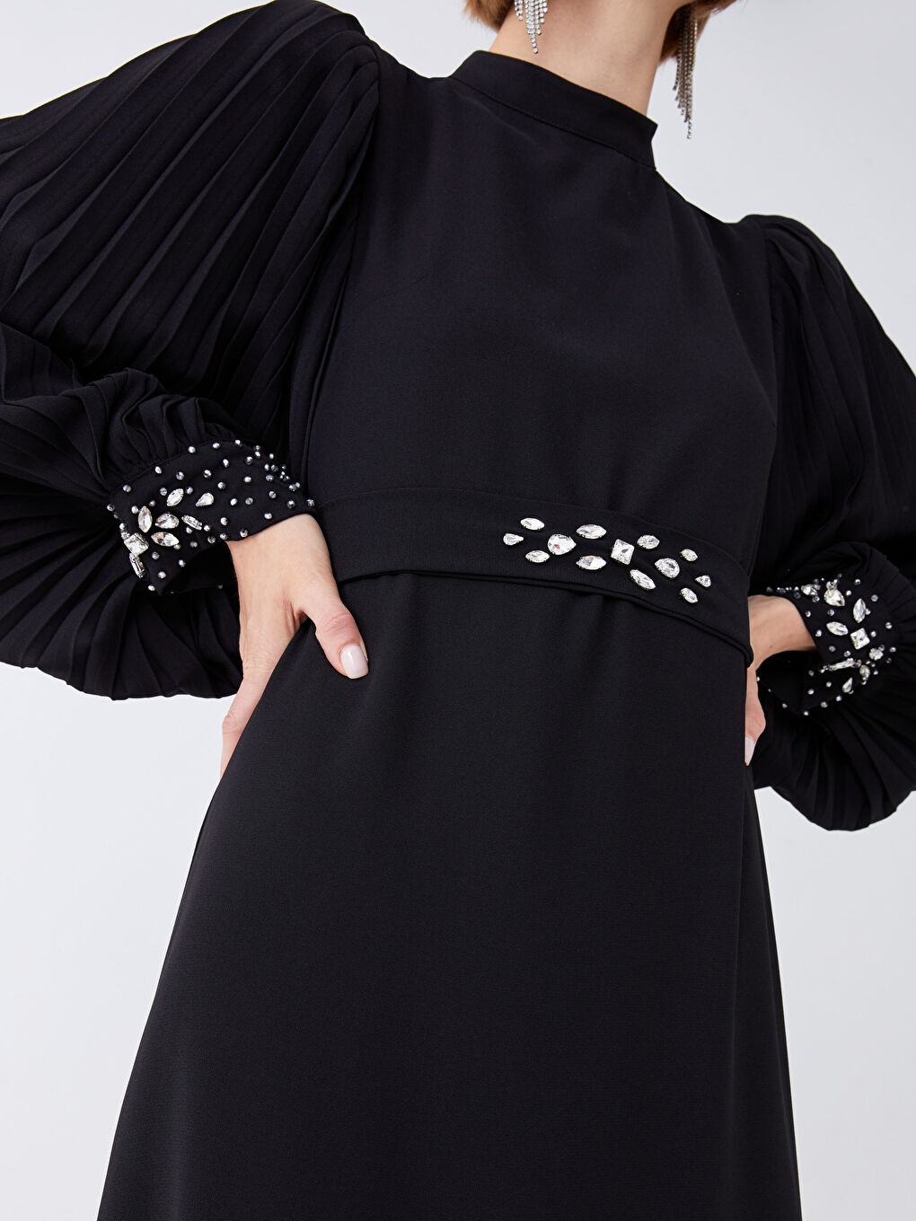 Siyah Dik Yaka Parlak Taşlı Uzun Kollu Kadın Abiye Elbise-4