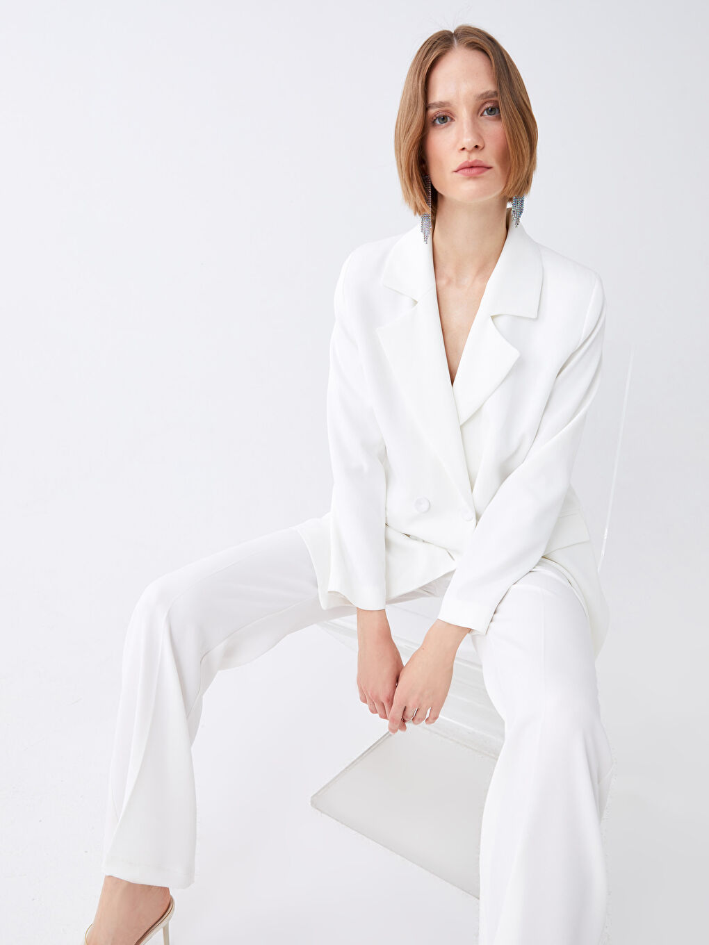 Beyaz Önden Düğme Kapamalı Düz Uzun Kollu Krep Kadın Abiye Ceket