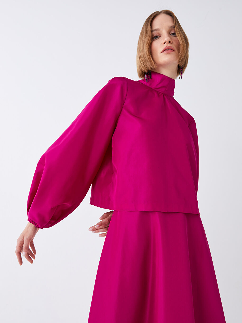 Fuşya Dik Yaka Düz Balon Kollu Kadın Abiye Bluz-1