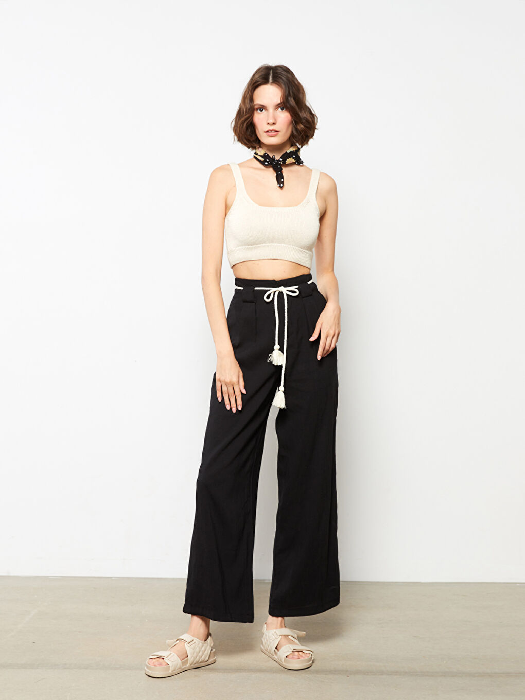 Siyah Standart Fit Düz Geniş Paça Kadın Pantolon-1