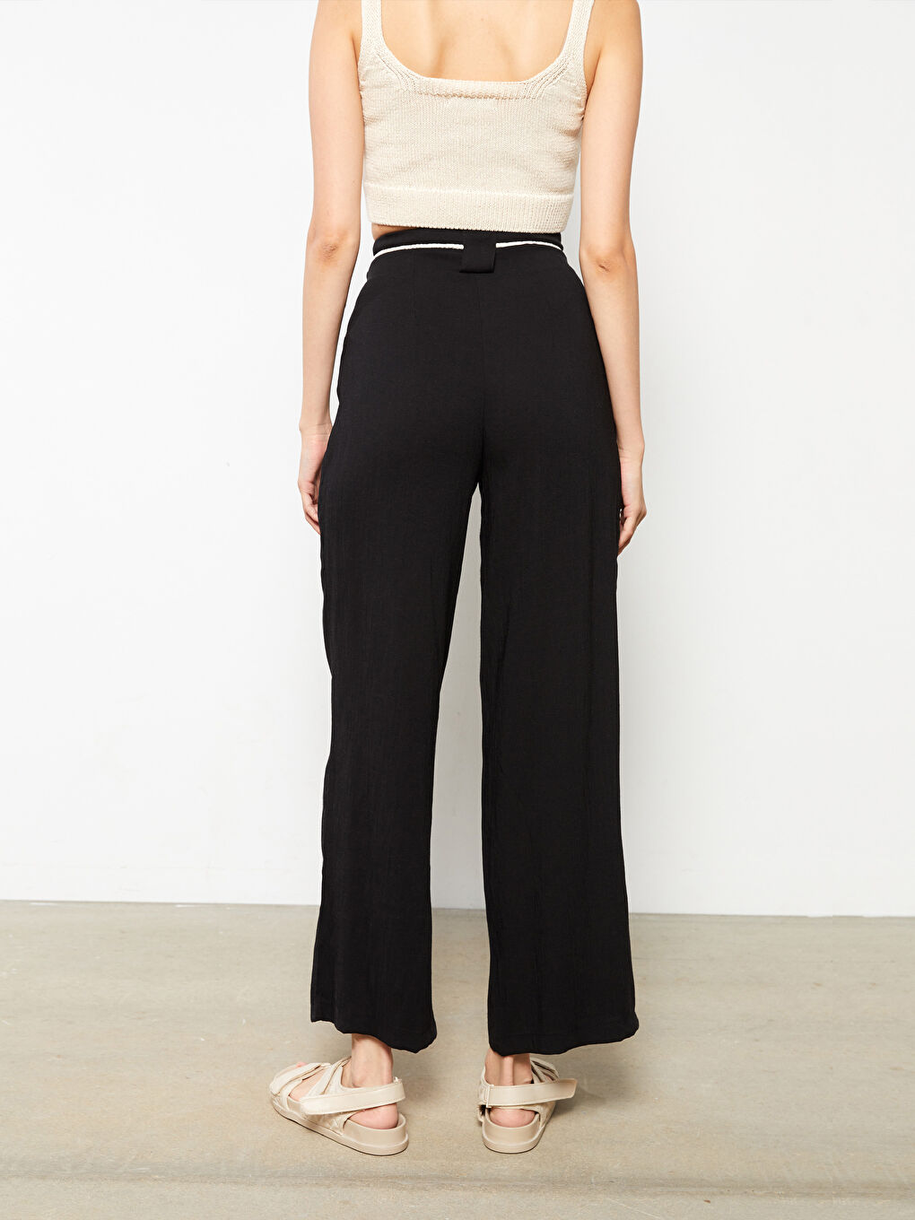 Siyah Standart Fit Düz Geniş Paça Kadın Pantolon-4