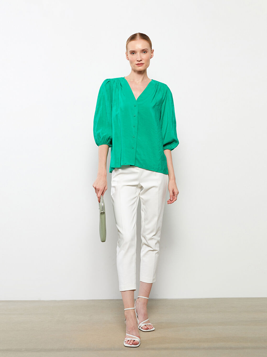 Chemise Unie à Encolure en V pour Femmes-1