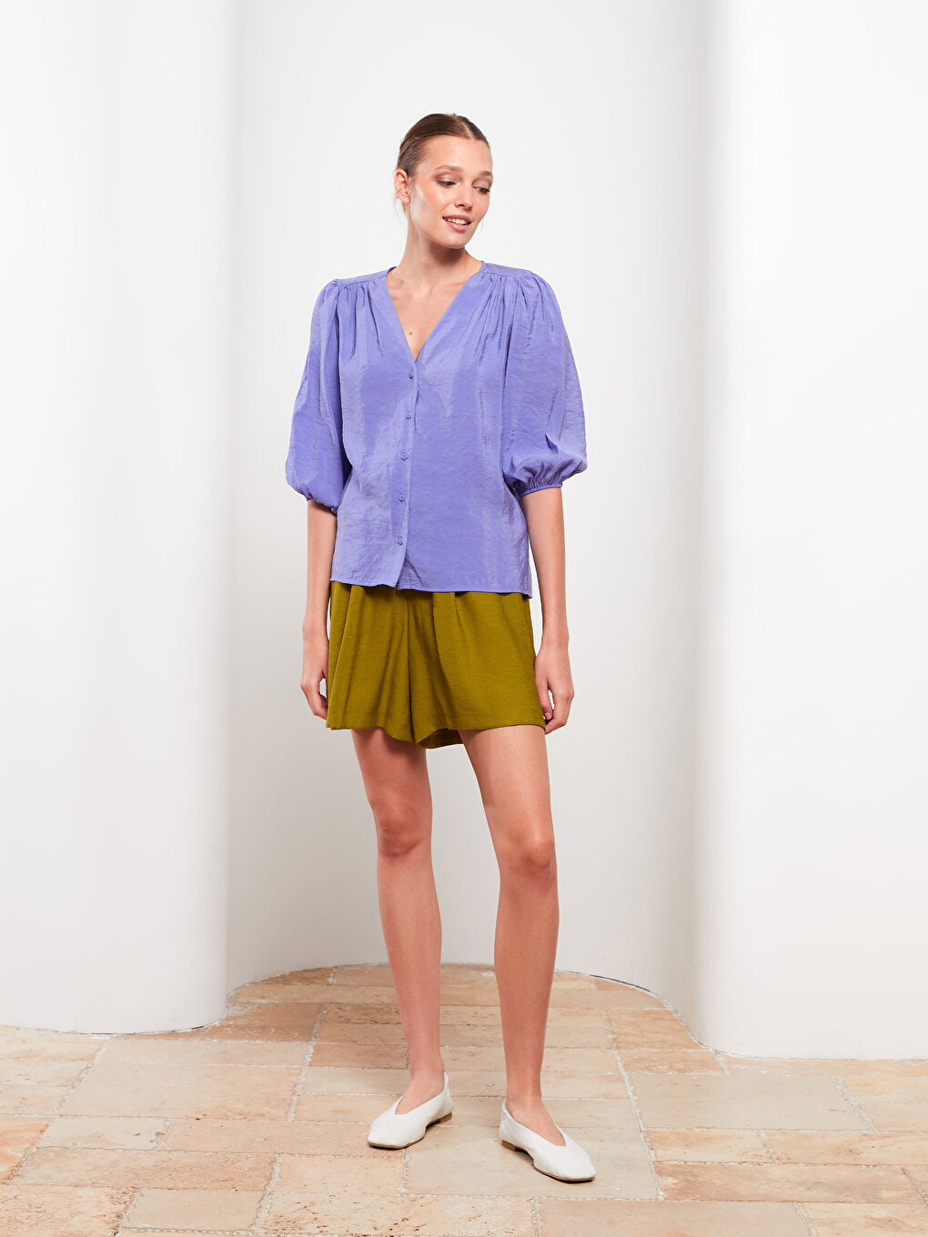 قميص سادة بياقة على شكل حرف V للسيدات-2