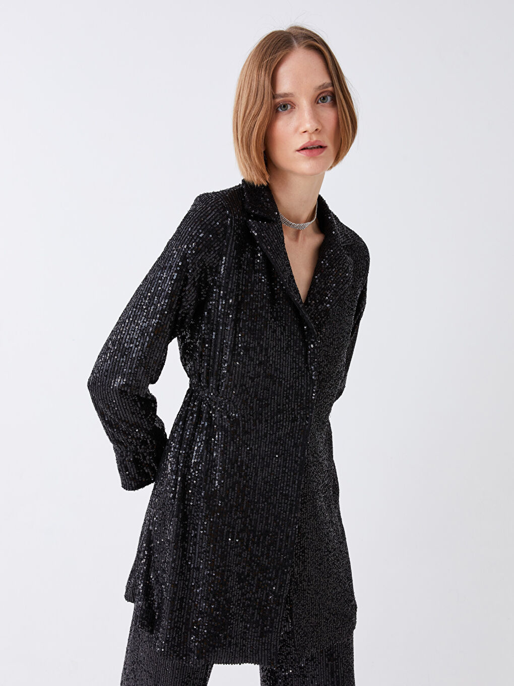 Siyah Önden Düğme Kapamalı Pul Payet İşlemeli Uzun Kollu Kadın Abiye Ceket