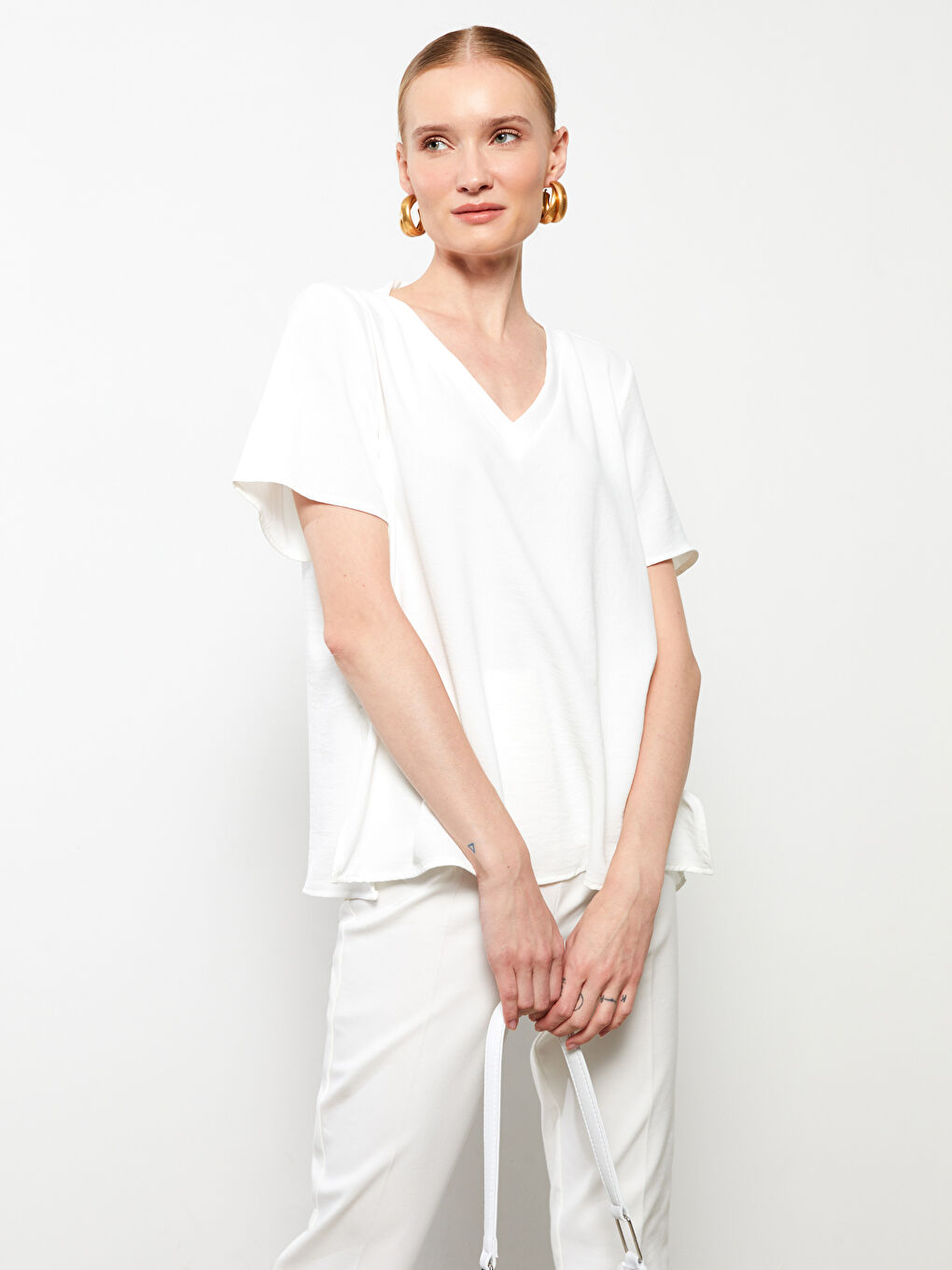 Ekru V Yaka Düz Kısa Kollu Kadın Bluz