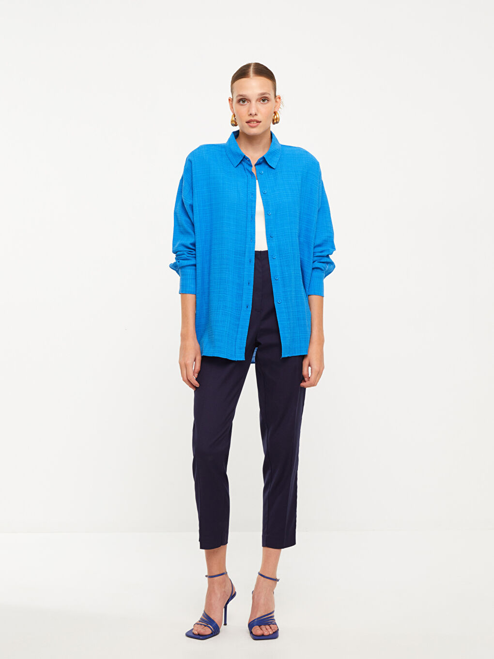 Mavi Önden Düğme Kapamalı Kendinden Desenli Uzun Kollu Kadın Gömlek