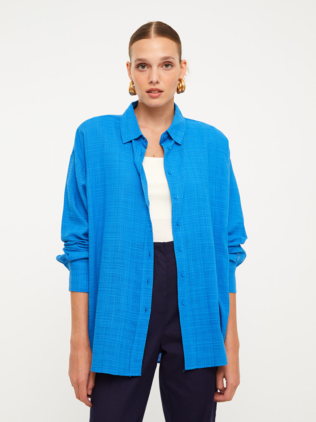 Mavi Önden Düğme Kapamalı Kendinden Desenli Uzun Kollu Kadın Gömlek-1