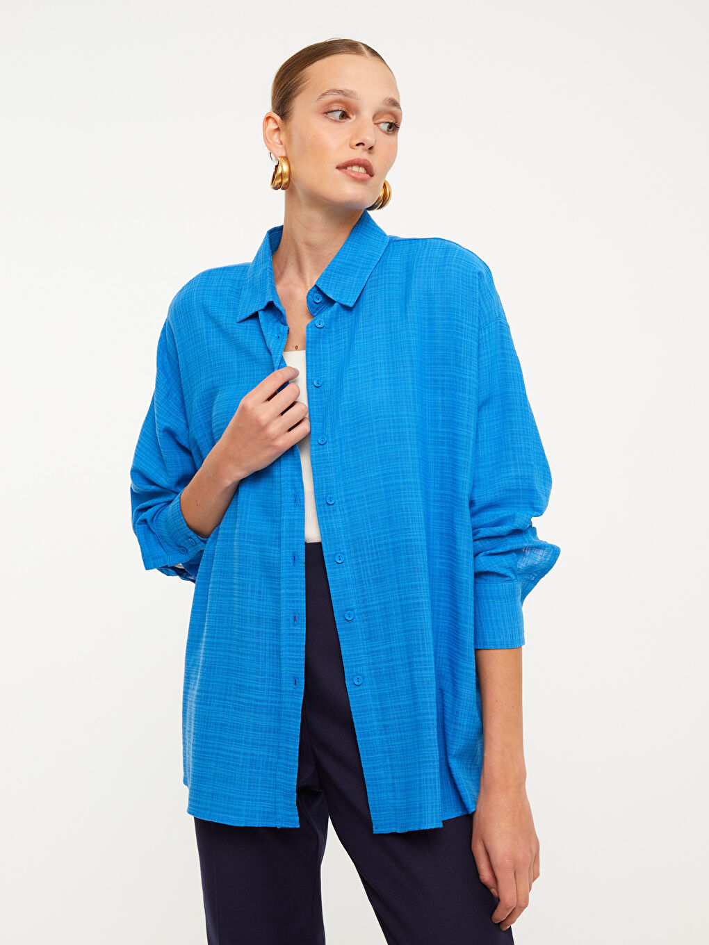 Mavi Önden Düğme Kapamalı Kendinden Desenli Uzun Kollu Kadın Gömlek-2