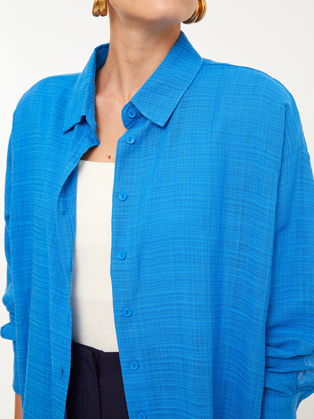 Mavi Önden Düğme Kapamalı Kendinden Desenli Uzun Kollu Kadın Gömlek-3