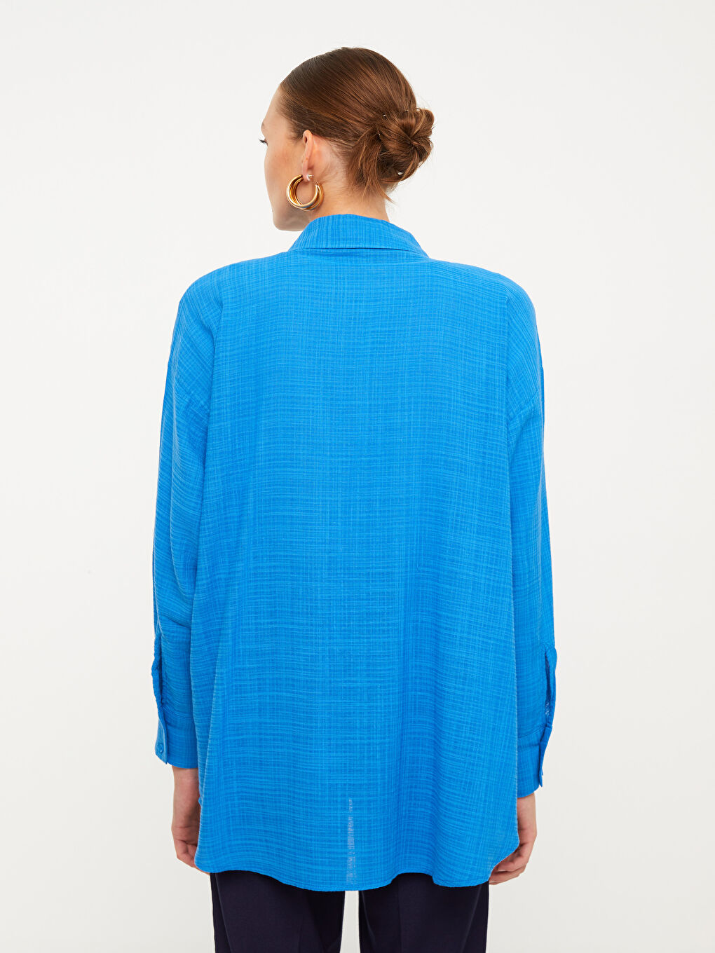 Mavi Önden Düğme Kapamalı Kendinden Desenli Uzun Kollu Kadın Gömlek-4