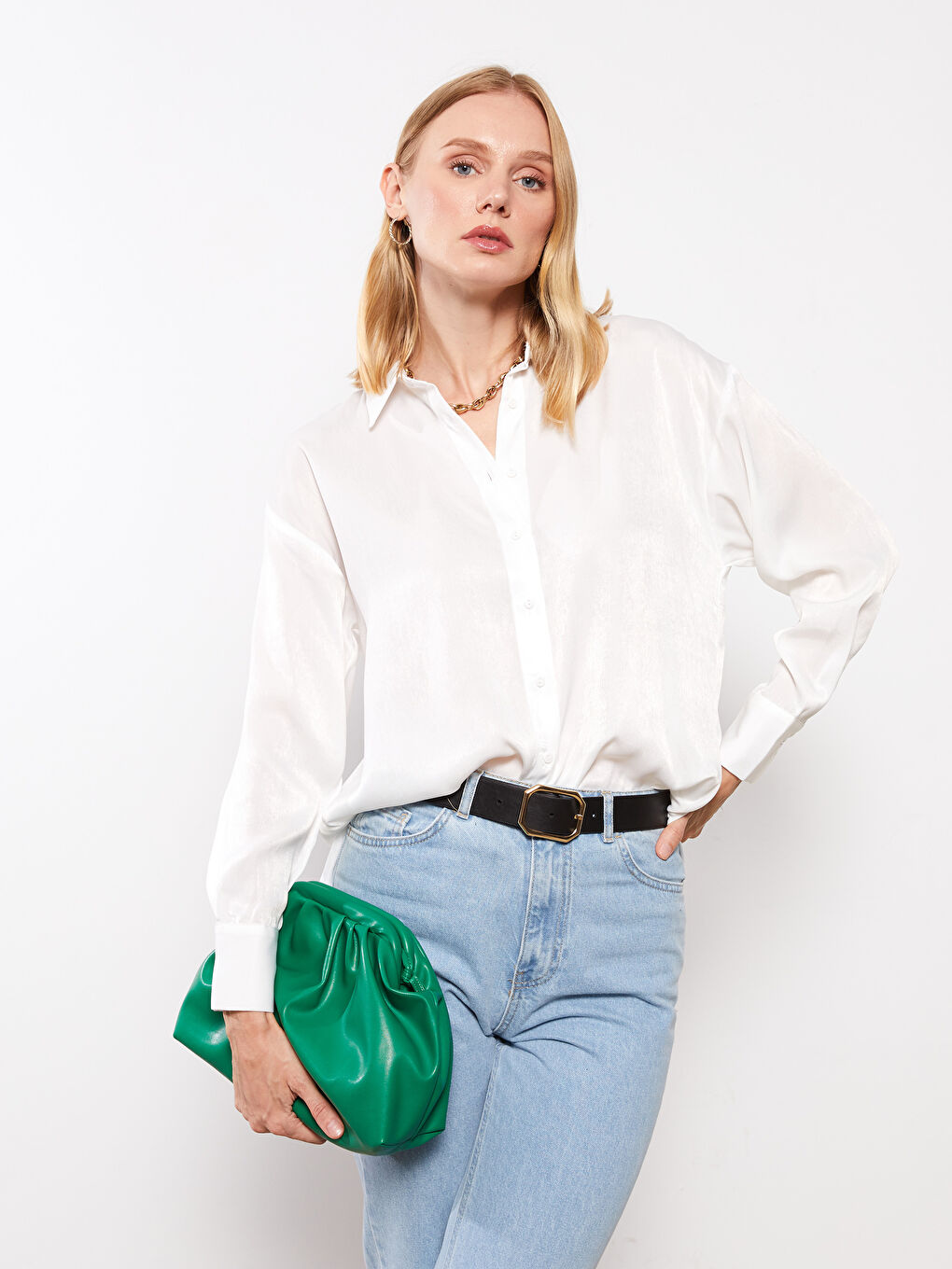 Ekru Önden Düğme Kapamalı Düz Uzun Kollu Saten Kadın Gömlek