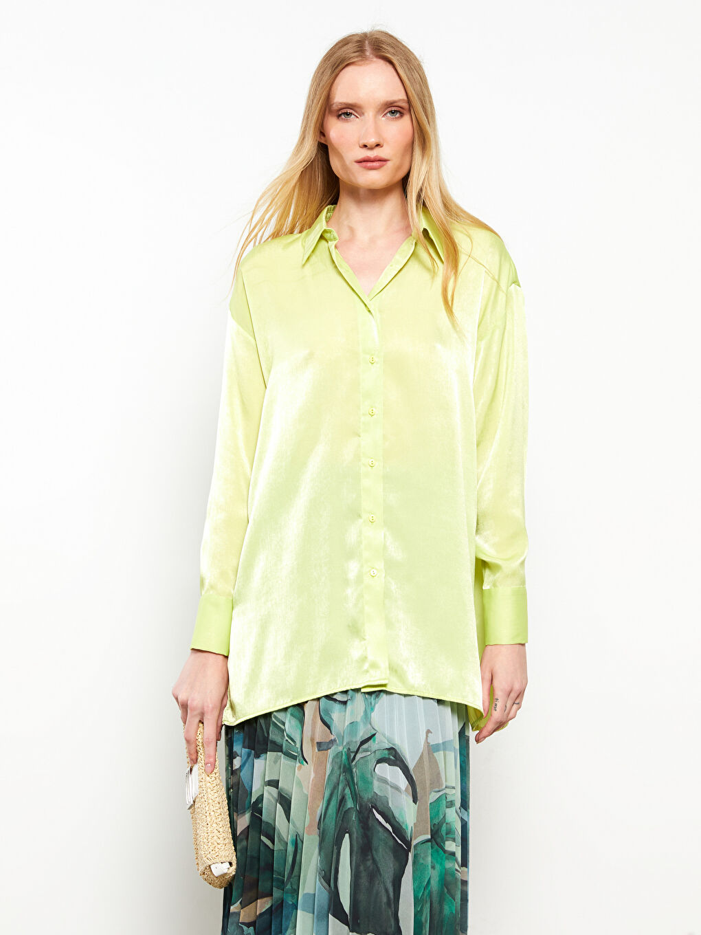 Yeşil Önden Düğme Kapamalı Düz Uzun Kollu Saten Kadın Gömlek-2