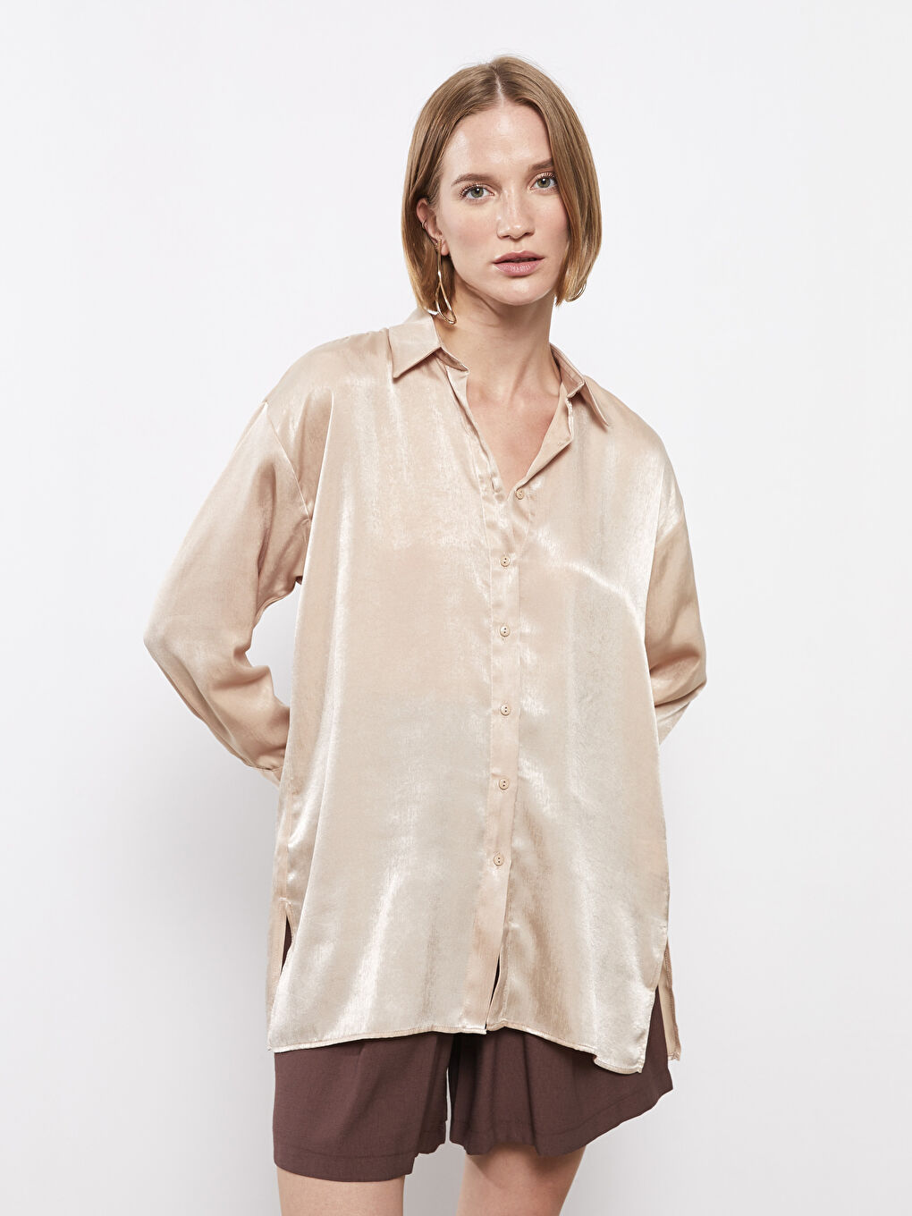 Bej Önden Düğme Kapamalı Düz Uzun Kollu Saten Kadın Gömlek