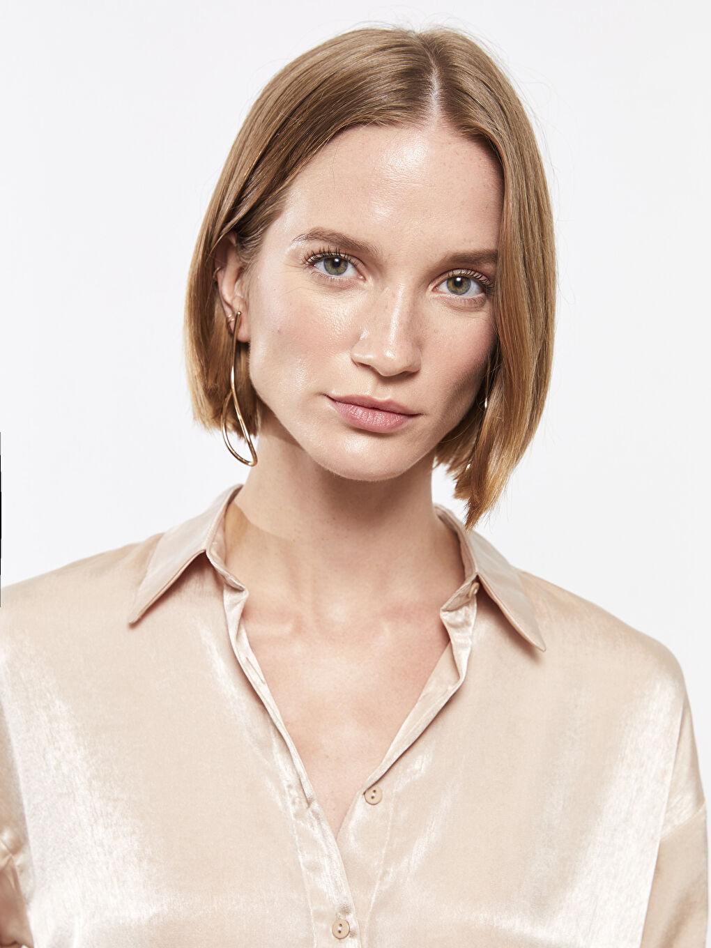 Bej Önden Düğme Kapamalı Düz Uzun Kollu Saten Kadın Gömlek-2