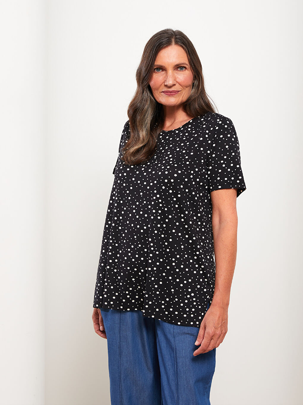 Siyah Bisiklet Yaka Puantiyeli Kısa Kollu Kadın Tişört