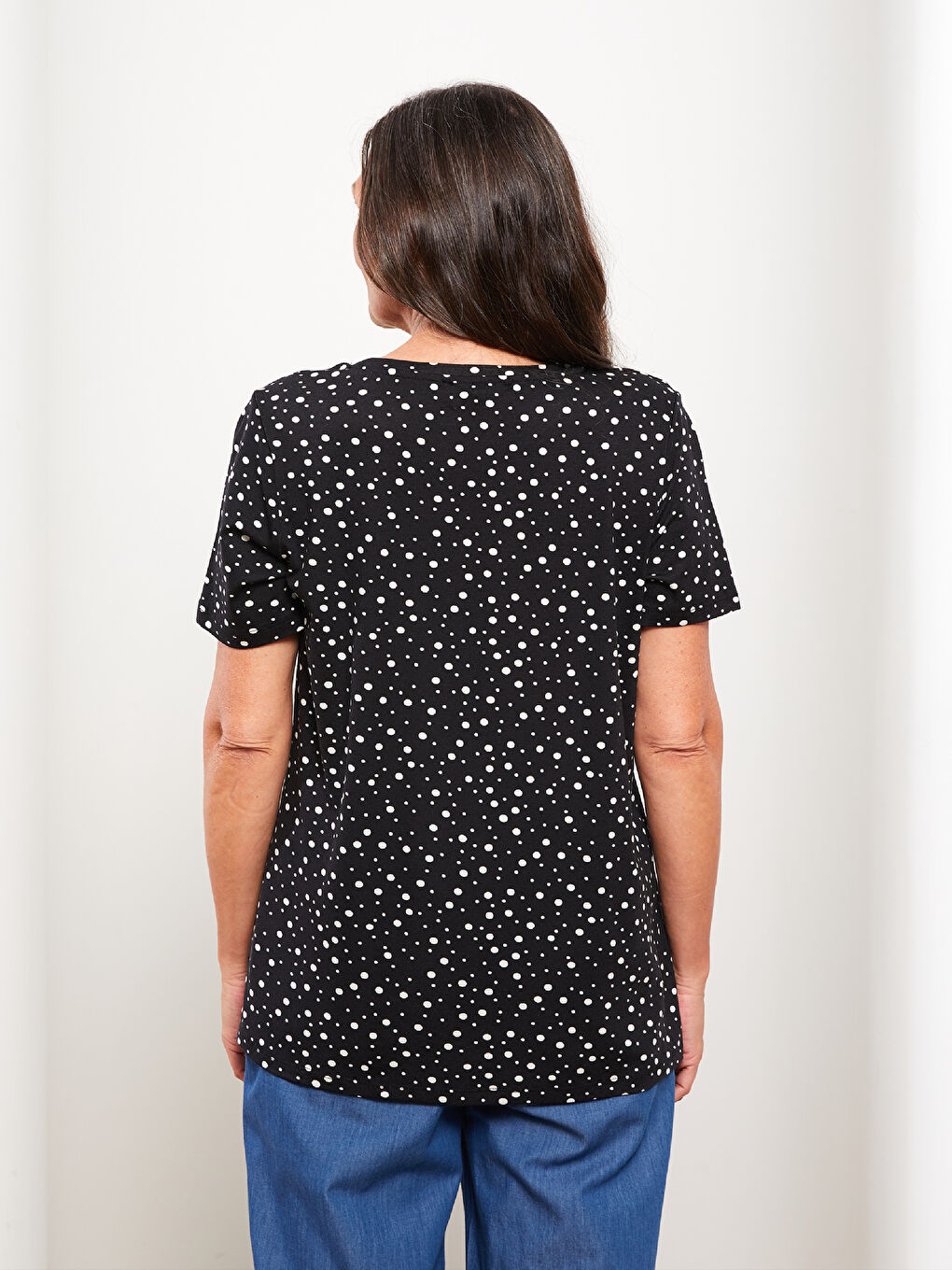 Siyah Bisiklet Yaka Puantiyeli Kısa Kollu Kadın Tişört-4