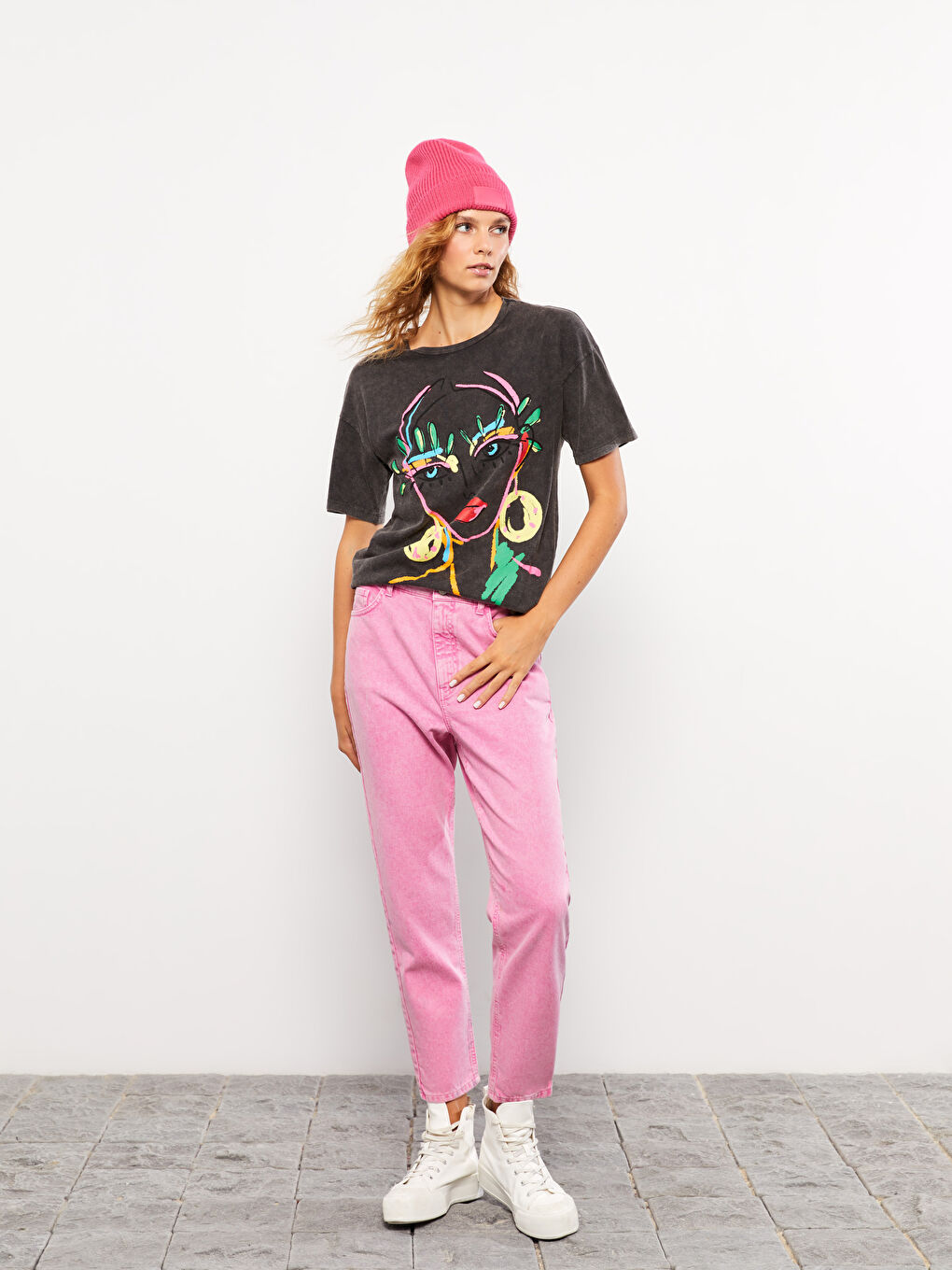 Siyah Bisiklet Yaka Baskılı Kısa Kollu Pamuklu Kadın Tişört-1