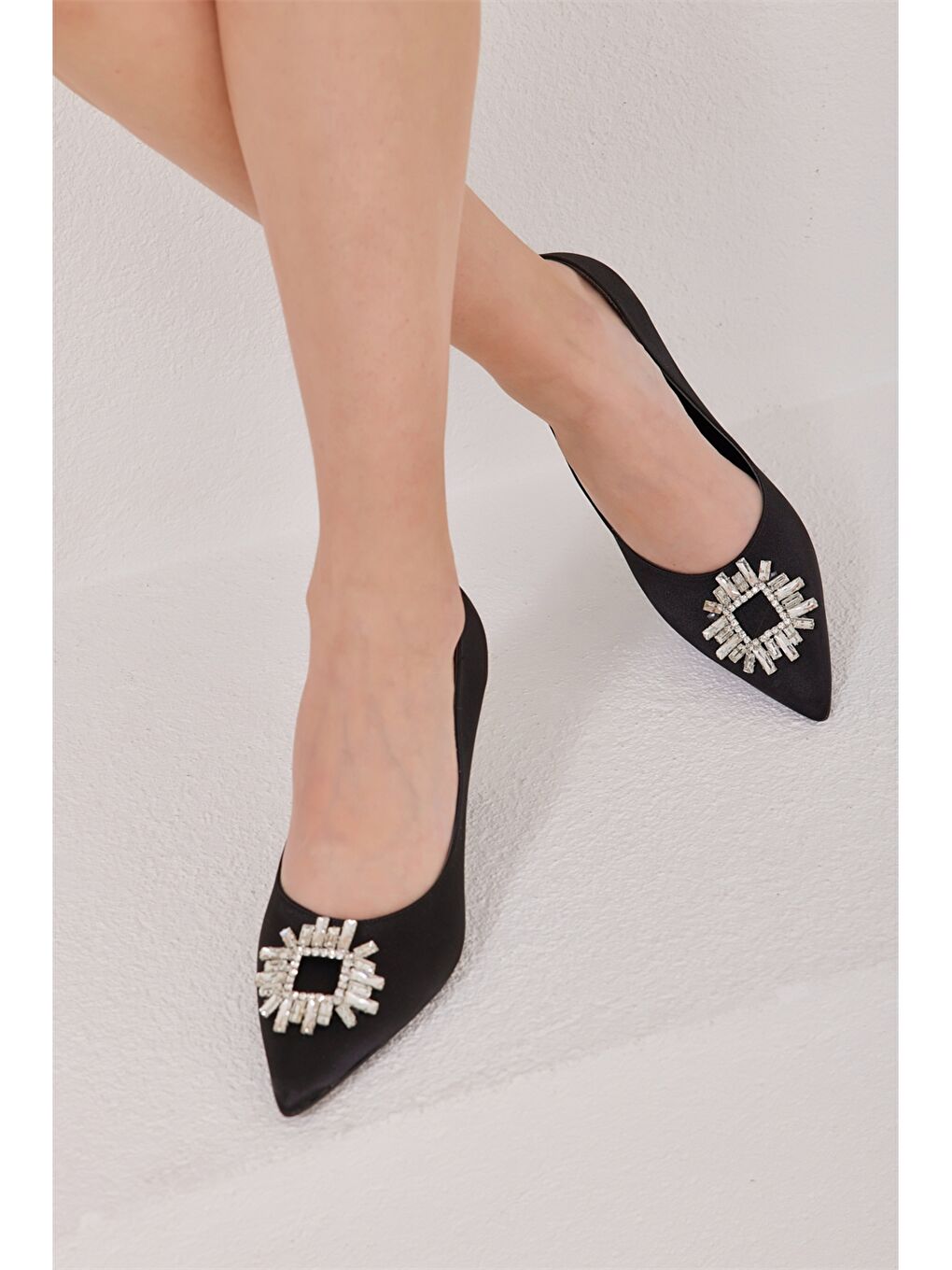 Siyah Saten Taş Detaylı Kadın Topuklu Ayakkabı