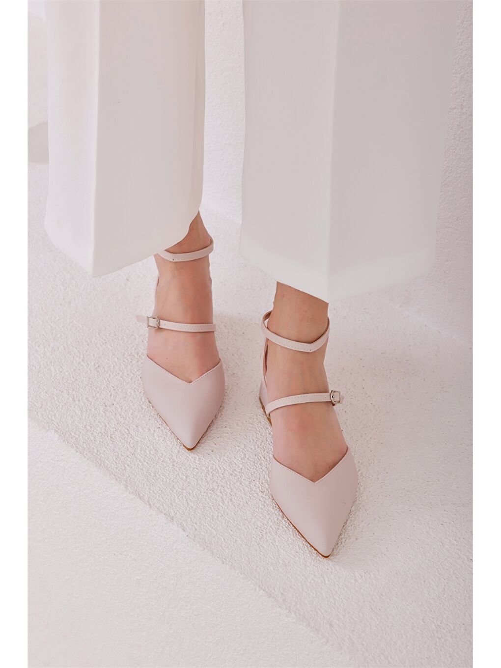 Bej Sivri Burun Toka Detaylı Kadın Topuklu Ayakkabı-3