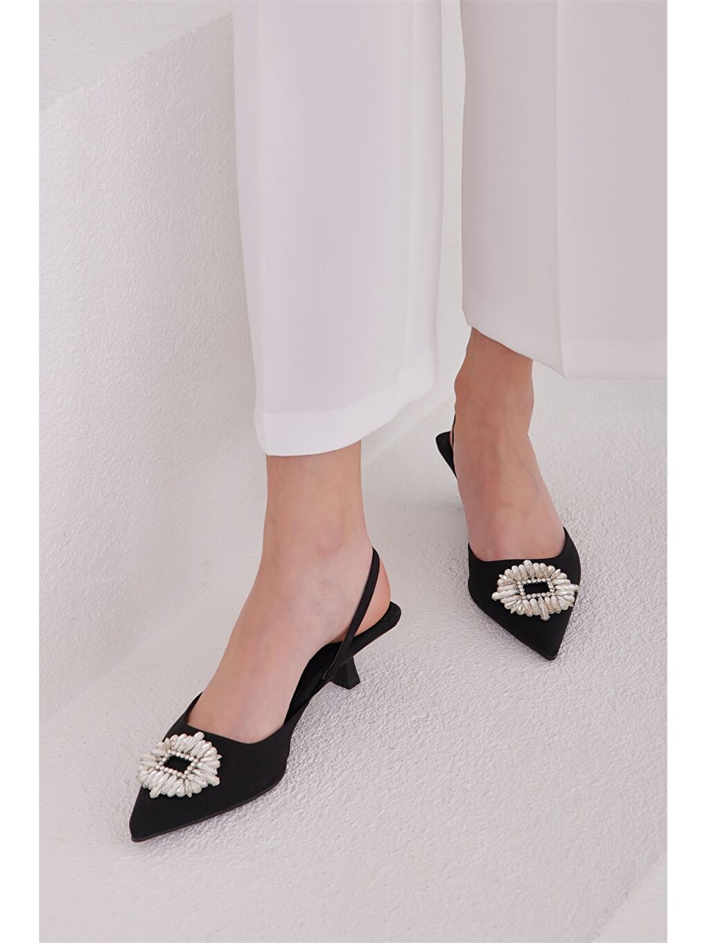 Siyah Saten Taş Detaylı Kadın Topuklu Ayakkabı