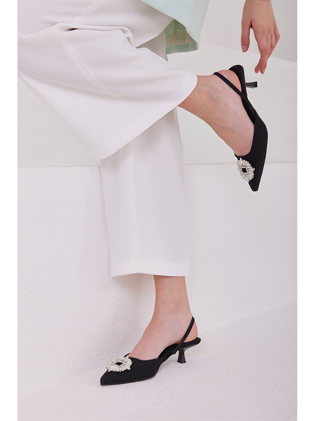 Siyah Saten Taş Detaylı Kadın Topuklu Ayakkabı-2