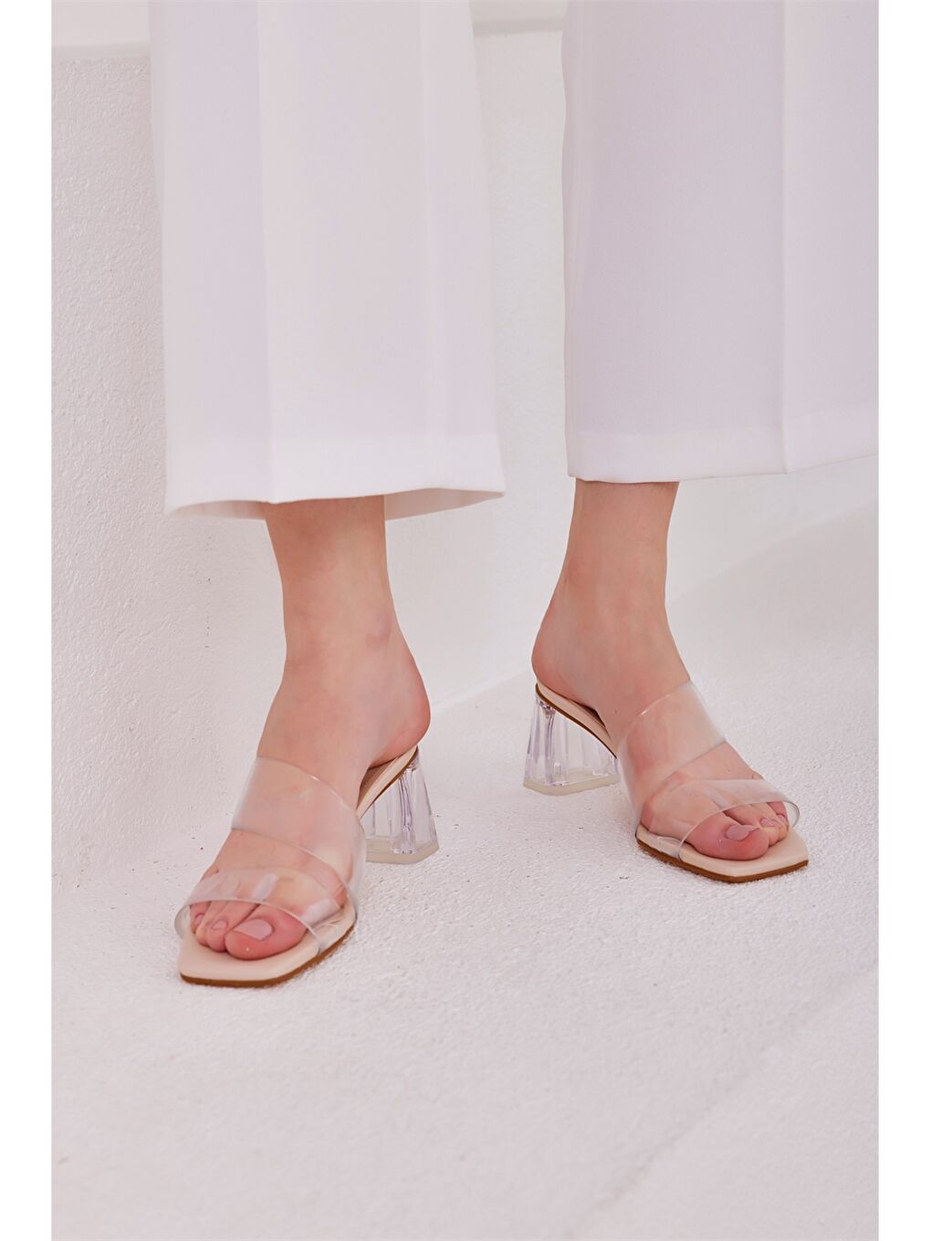 Bej Şeffaf Bantlı Kadın Topuklu Ayakkabı-1