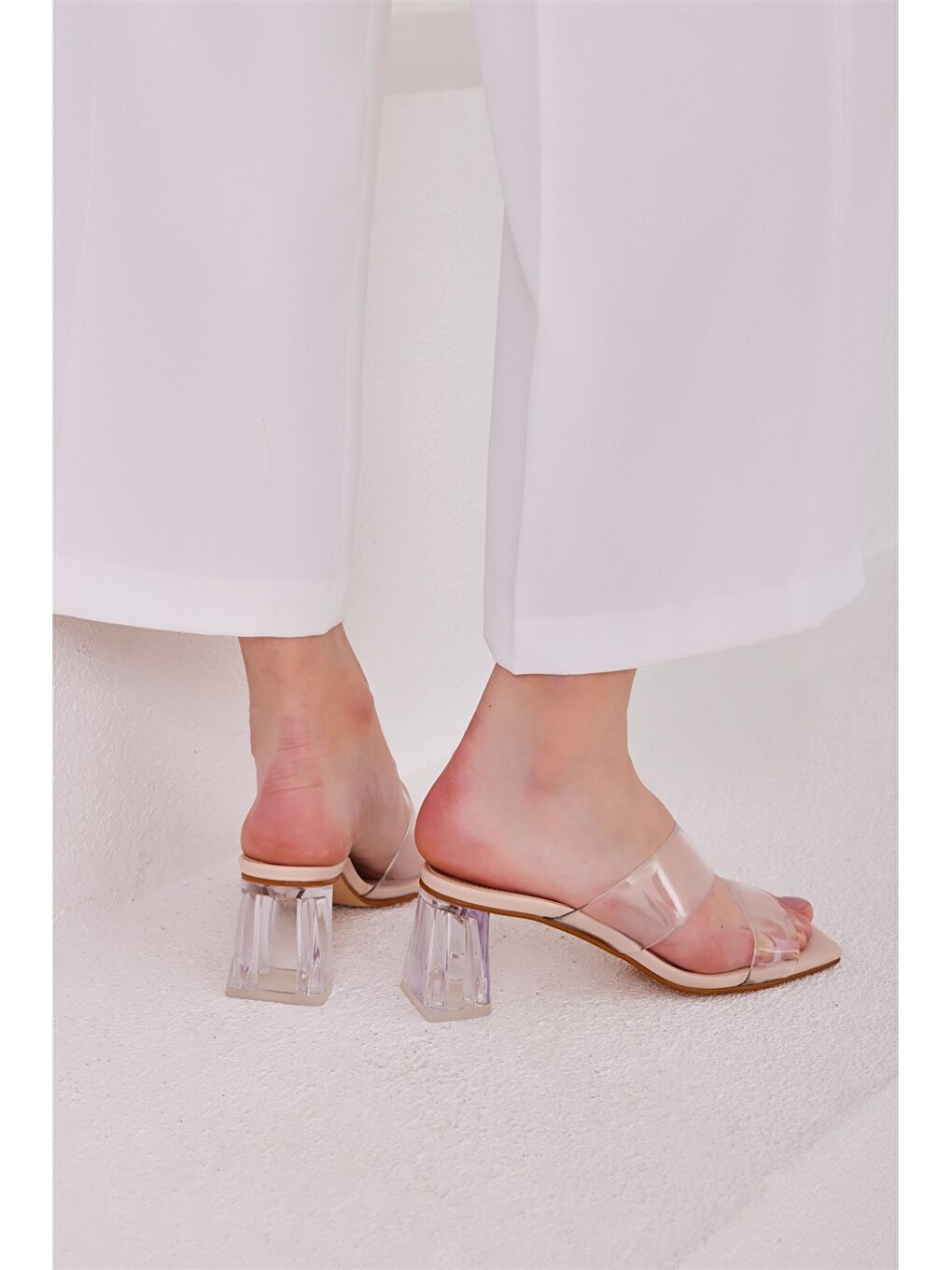 Bej Şeffaf Bantlı Kadın Topuklu Ayakkabı-3