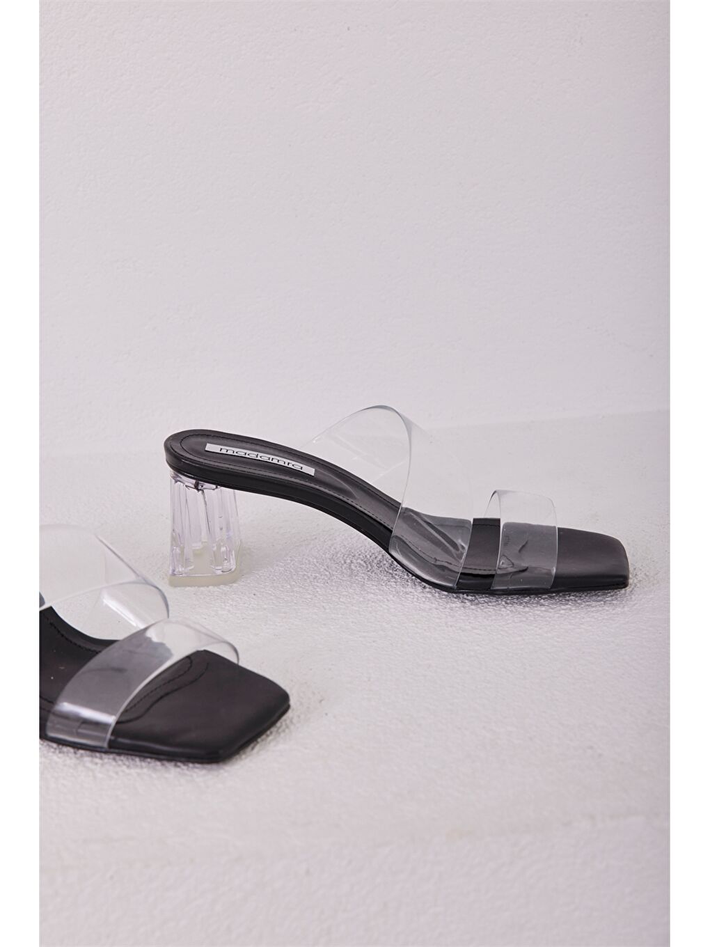 Siyah Şeffaf Bantlı Kadın Topuklu Ayakkabı-1