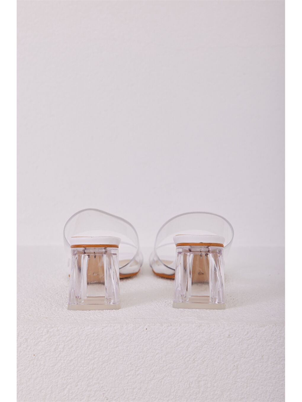 Beyaz Şeffaf Bantlı Kadın Topuklu Ayakkabı-2