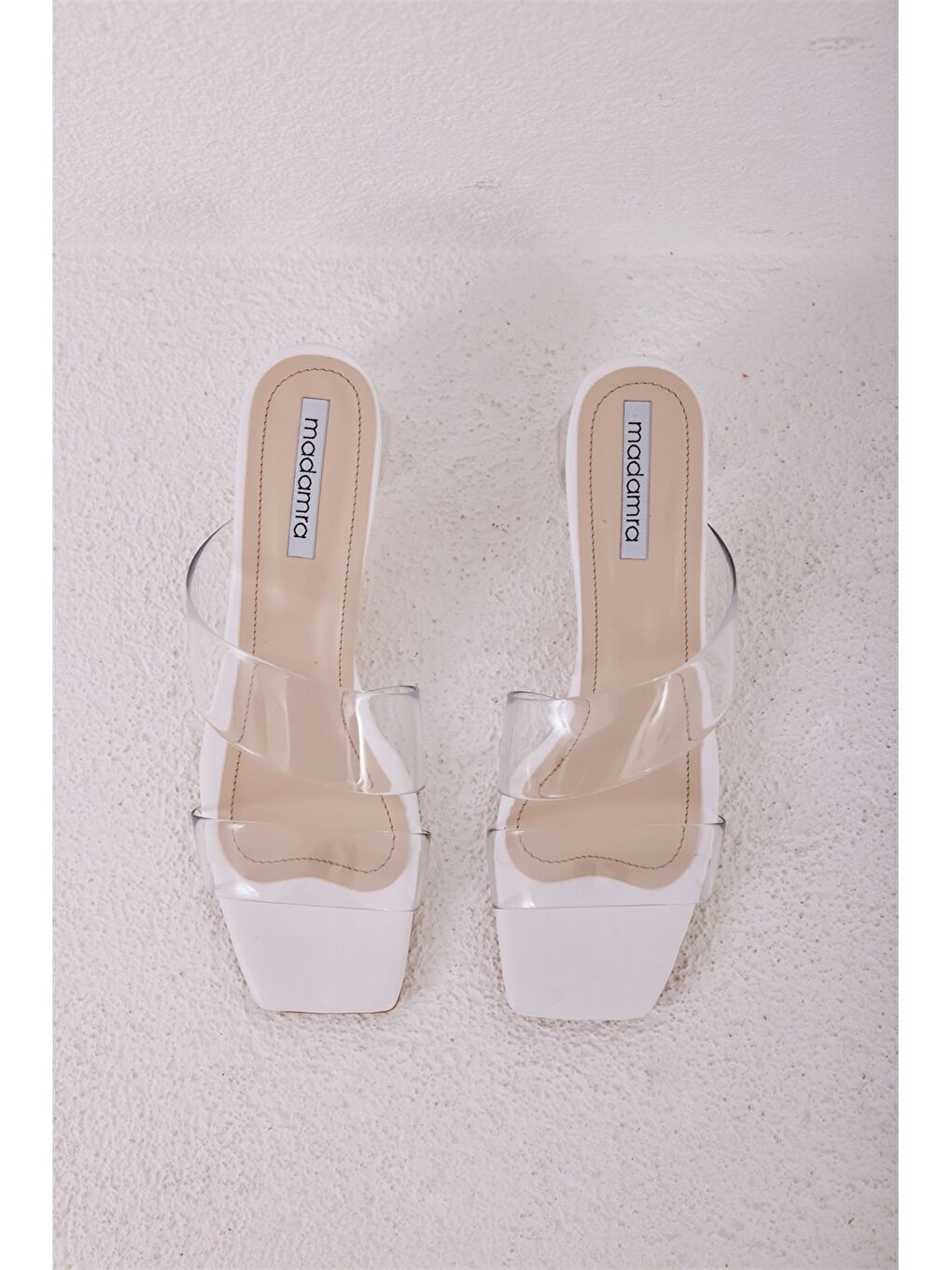 Beyaz Şeffaf Bantlı Kadın Topuklu Ayakkabı
