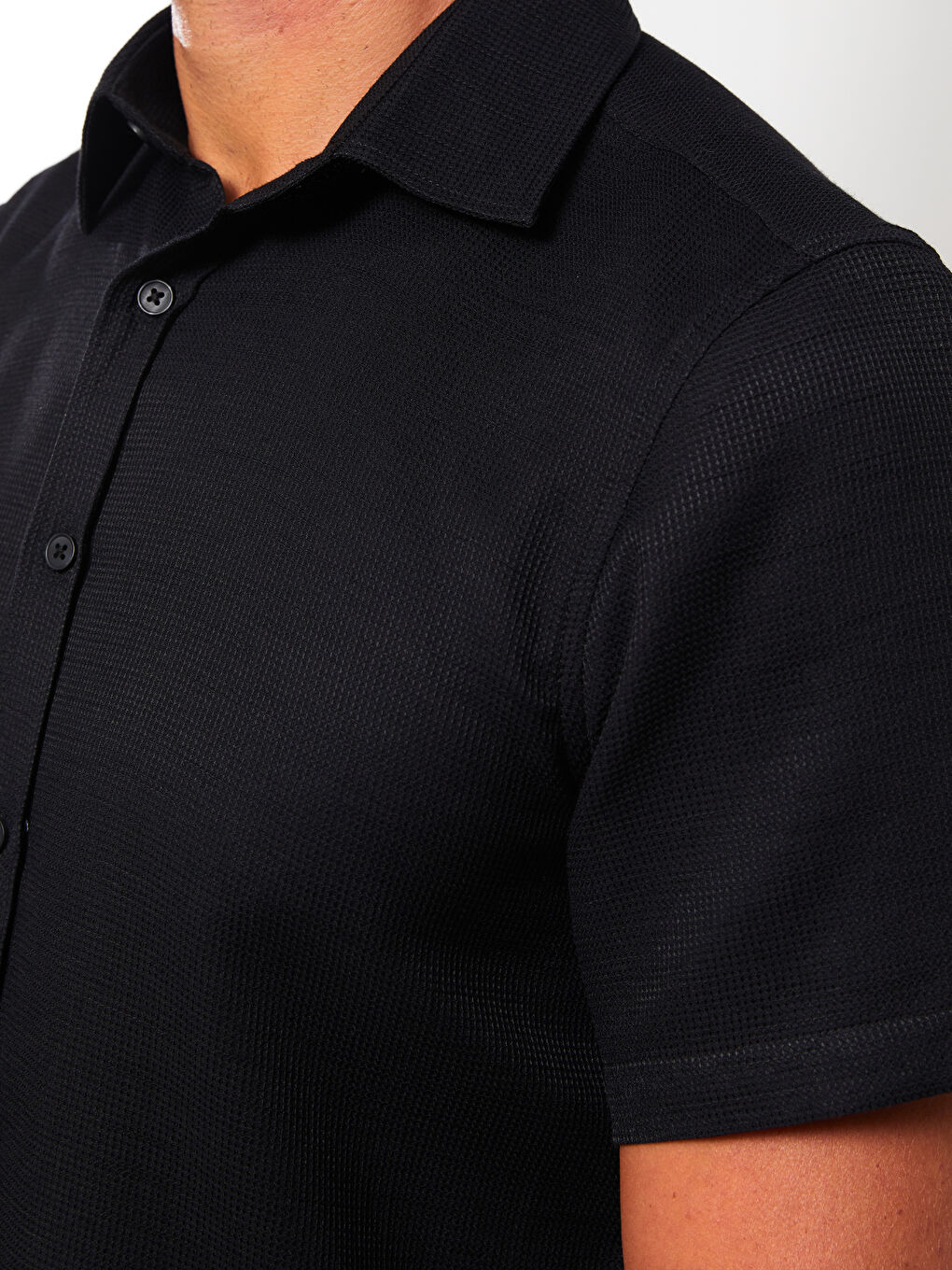 Siyah Regular Fit Kısa Kollu Armürlü Gömlek-3
