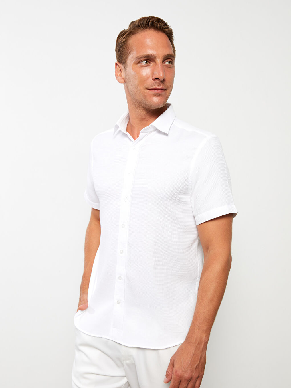 Beyaz Regular Fit Kısa Kollu Armürlü Gömlek