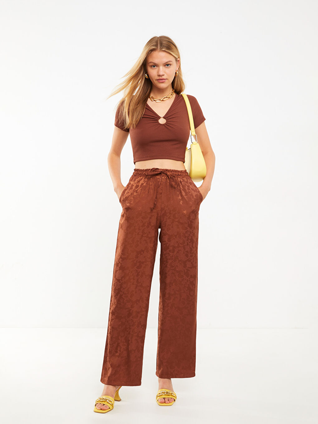 Kahverengi V Yaka Düz Kısa Kollu Pamuklu Kadın Bluz-2