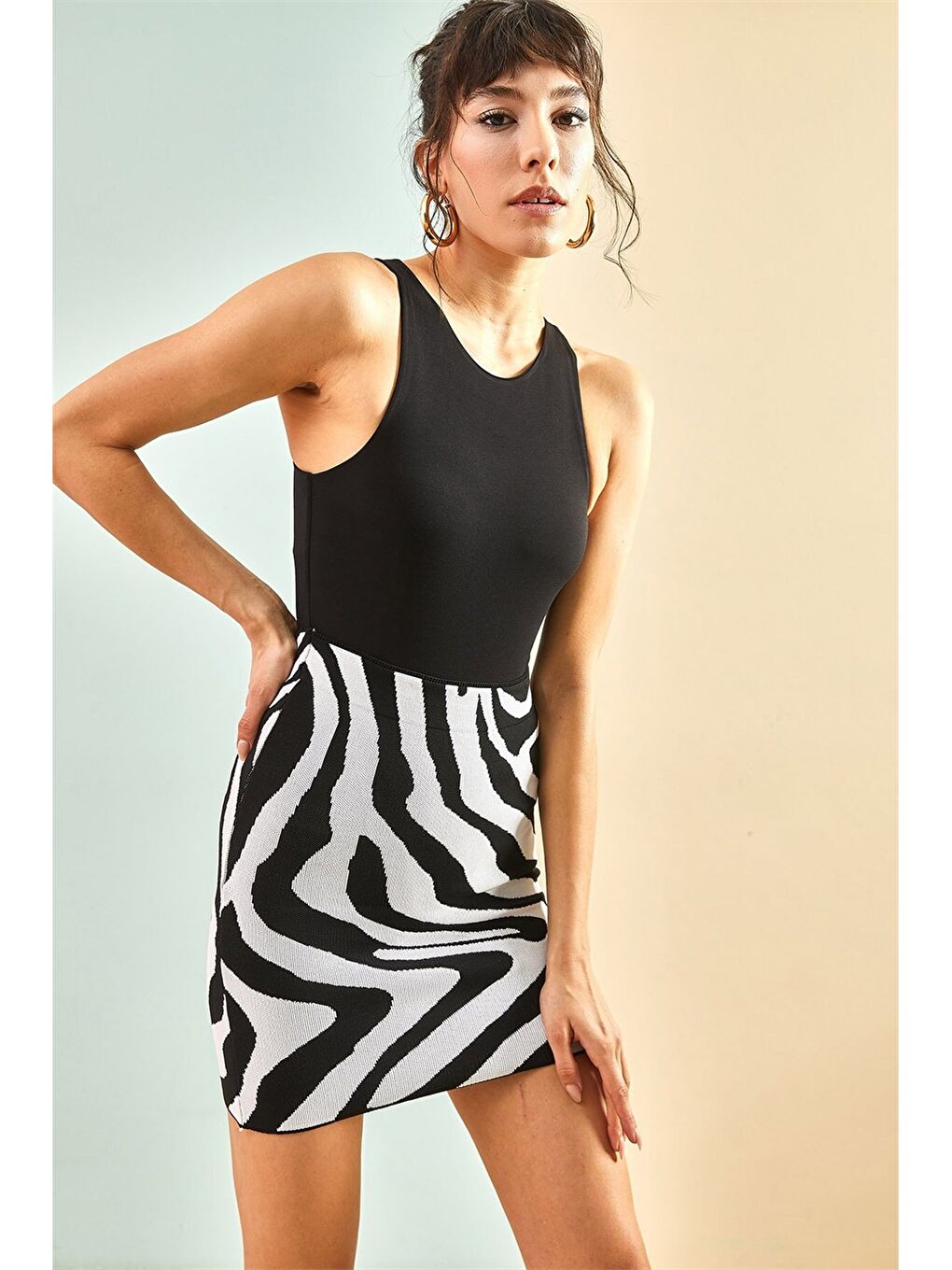 Beyaz Beli Lastikli Zebra Desenli Kadın Triko Etek