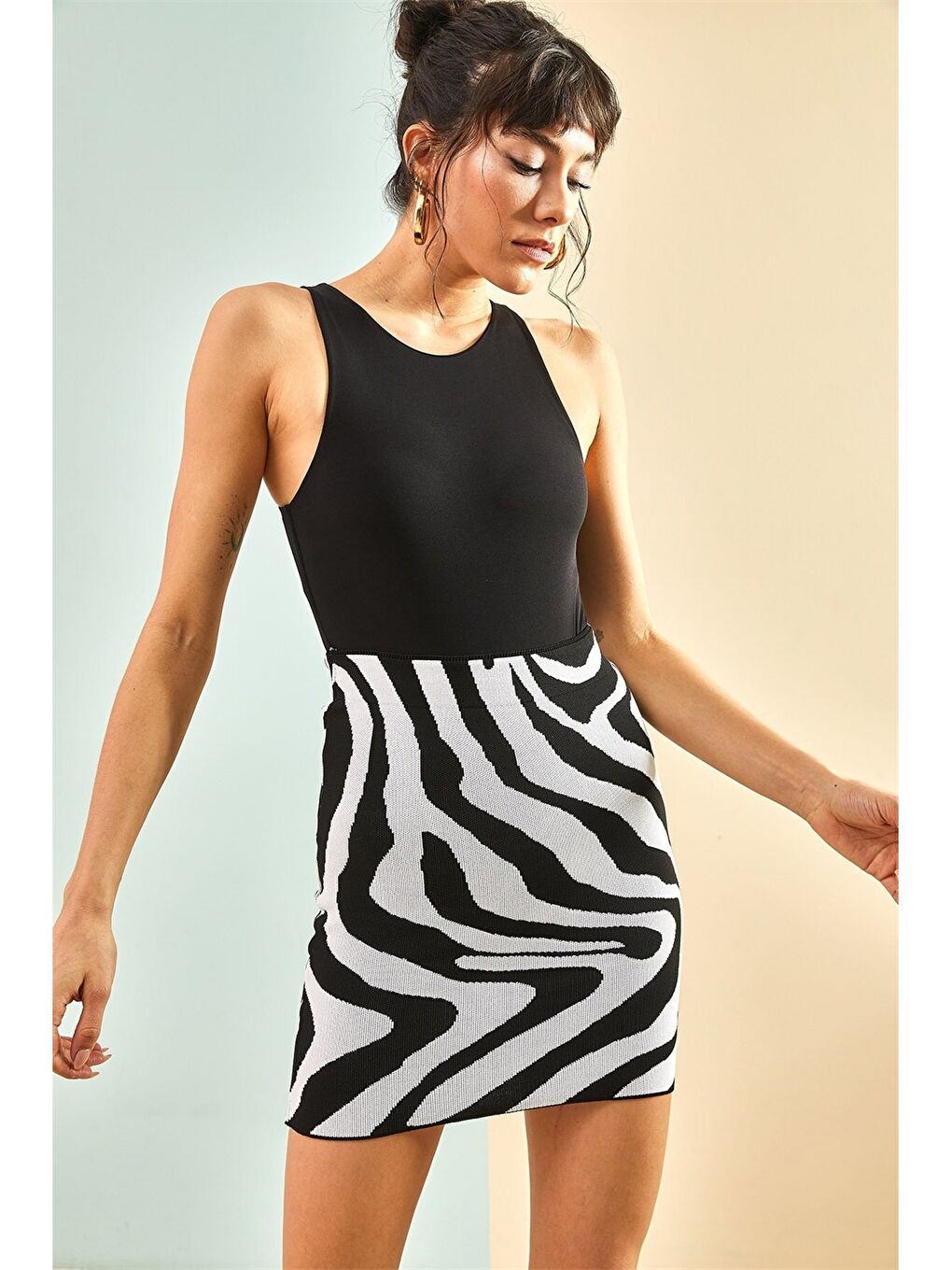 Beyaz Beli Lastikli Zebra Desenli Kadın Triko Etek-1