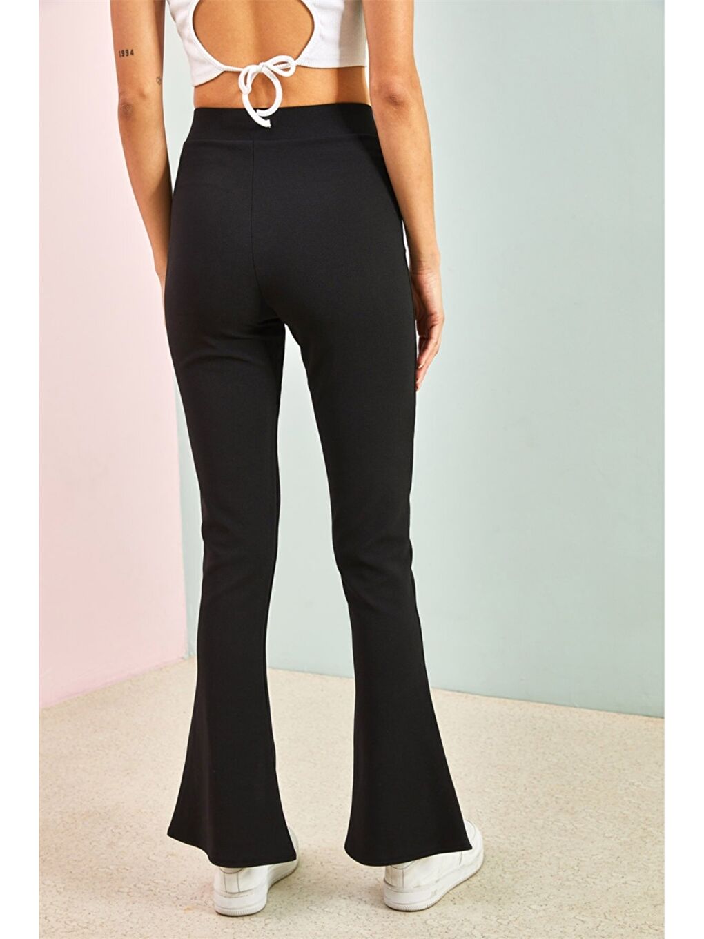 Siyah Standart Fit Düz Yırtmaçlı İspanyol Paça Kadın Pantolon-3