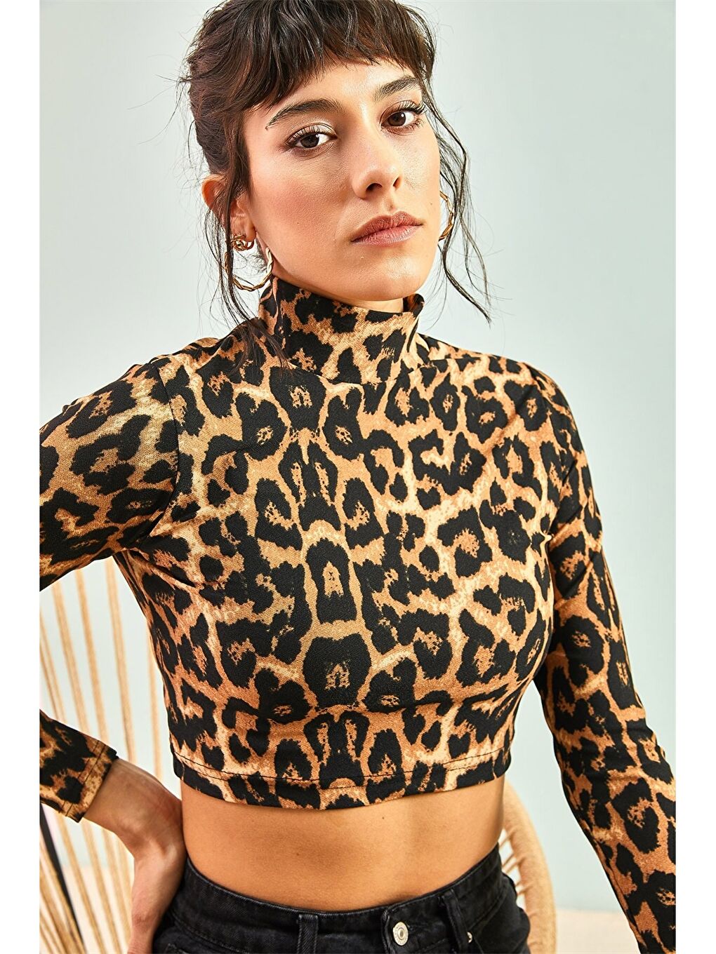 Kahverengi Dik Yaka Desenli Uzun Kollu Kadın Crop Bluz