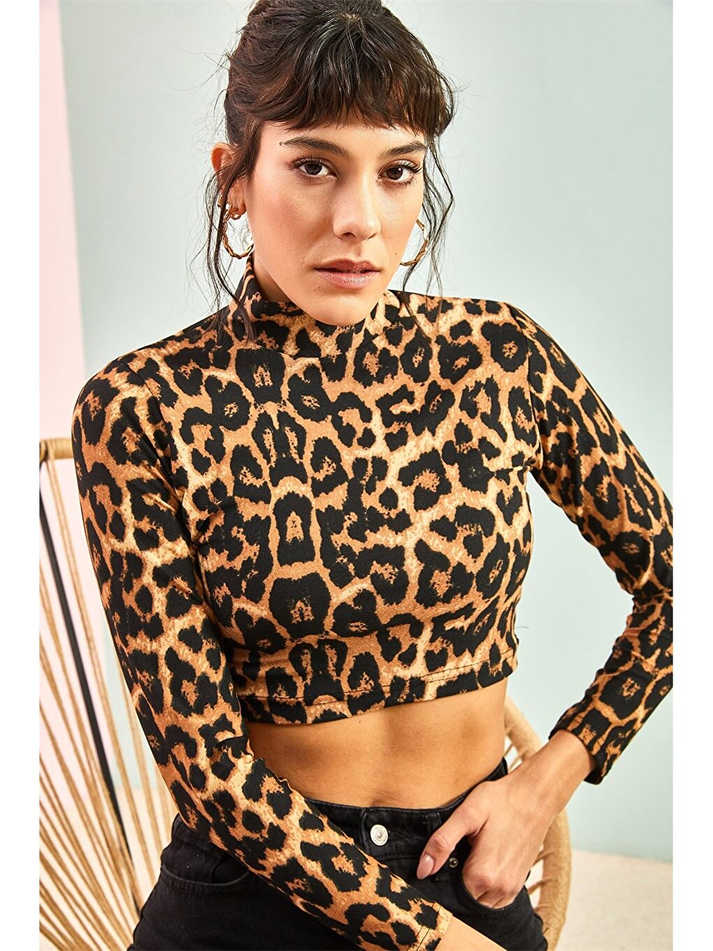 Kahverengi Dik Yaka Desenli Uzun Kollu Kadın Crop Bluz-2