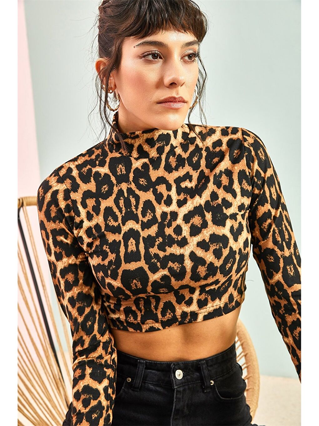 Kahverengi Dik Yaka Desenli Uzun Kollu Kadın Crop Bluz-3