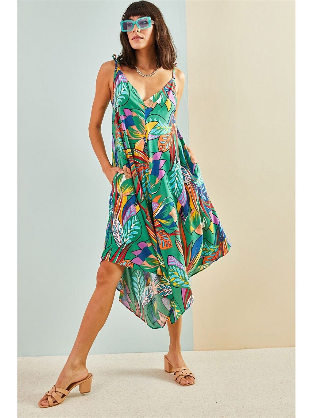 Yeşil V Yaka Desenli Askılı Viskon Kadın Tulum-1