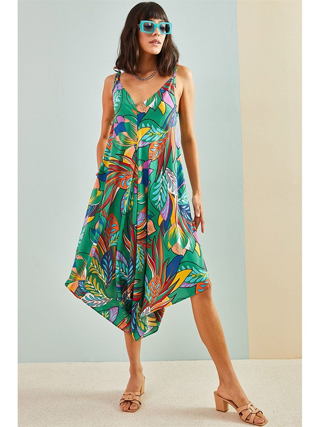 Yeşil V Yaka Desenli Askılı Viskon Kadın Tulum-2