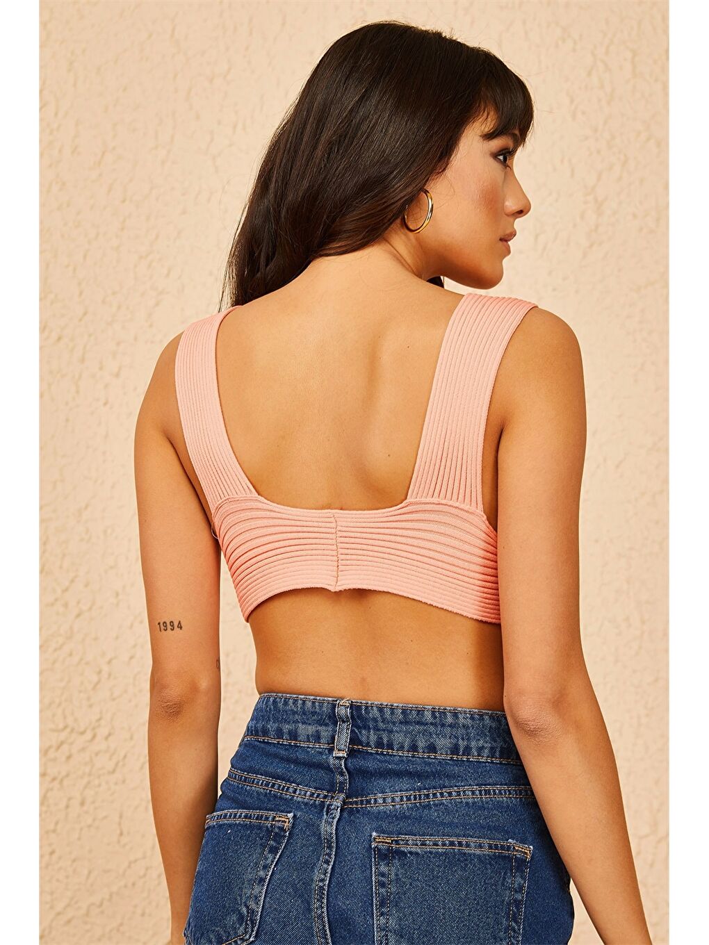 Pembe V Yaka Kendinden Desenli Kolsuz Crop Triko Kadın Bluz-2