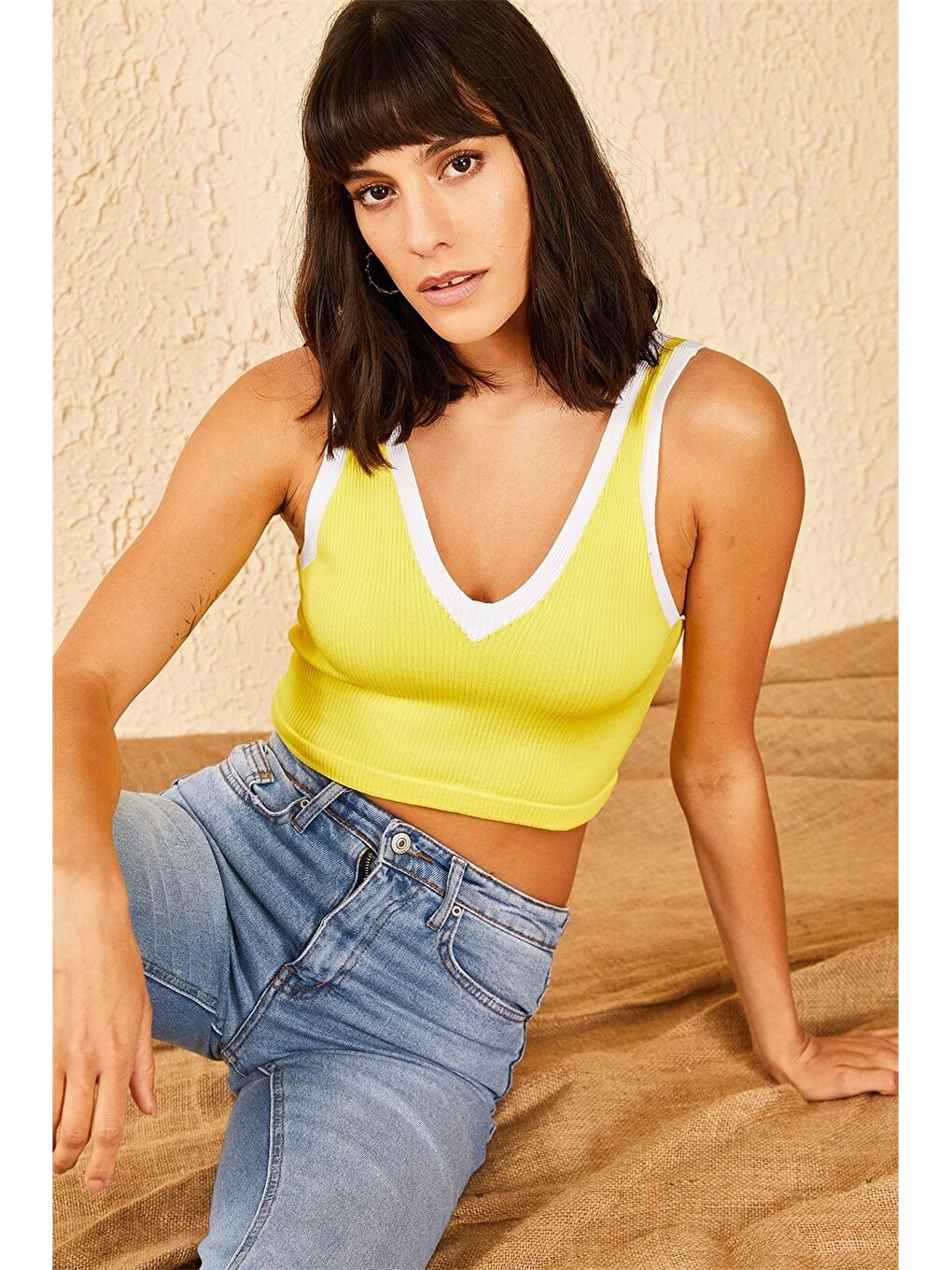 Sarı V Yaka Düz Askılı Triko Kadın Bluz-1