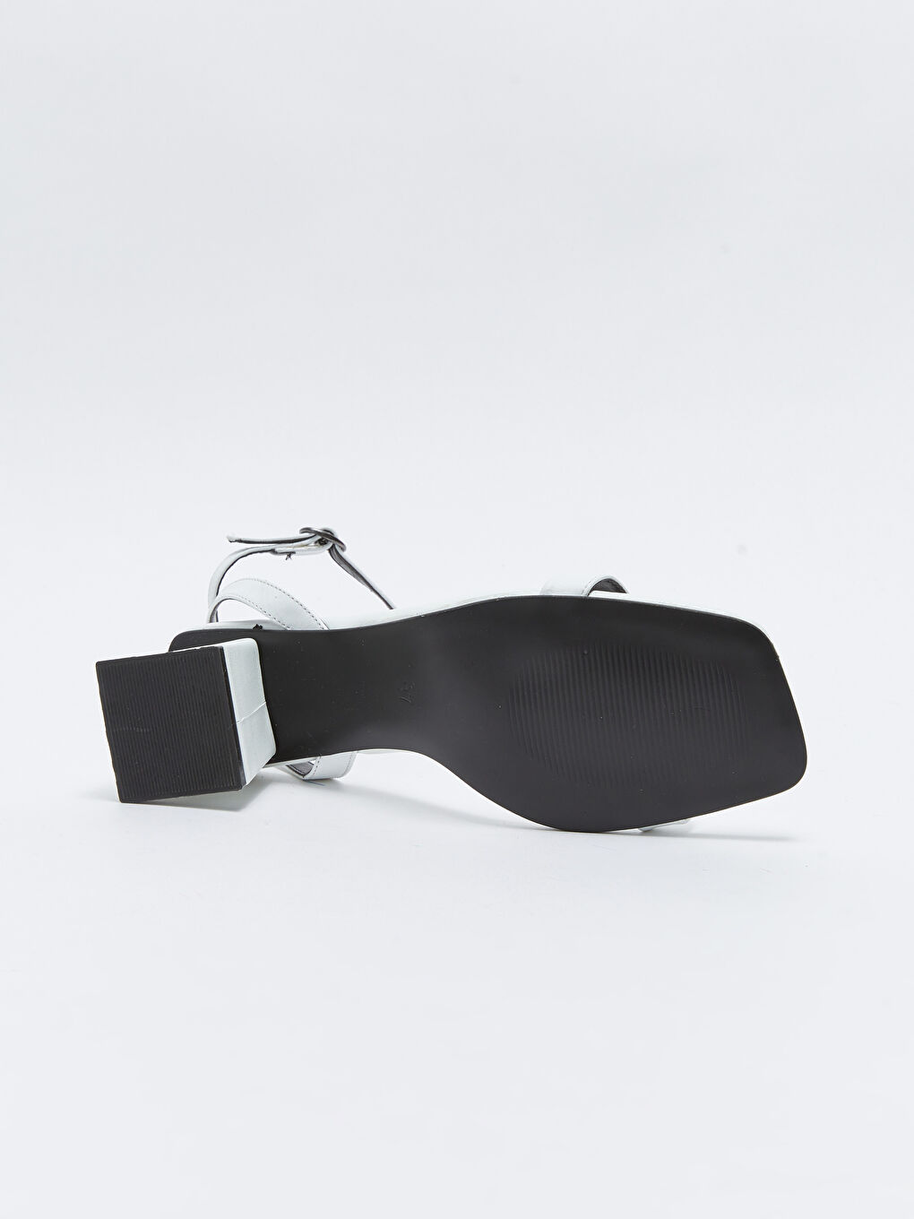 Beyaz Deri Görünümlü Bantlı Topuklu Kadın Sandalet-3