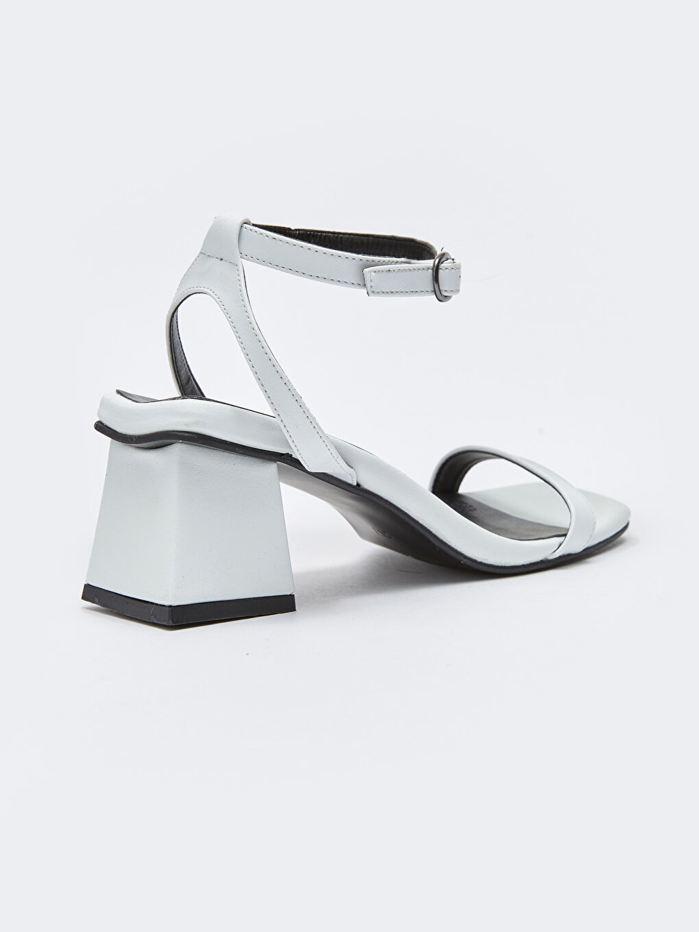 Beyaz Deri Görünümlü Bantlı Topuklu Kadın Sandalet-4