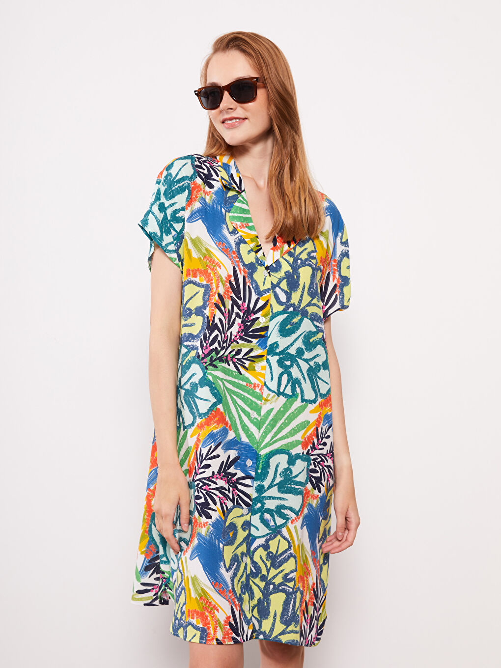 Karışık Gömlek Yaka Desenli Kısa Kollu Viskon Kadın Plaj Elbisesi-1
