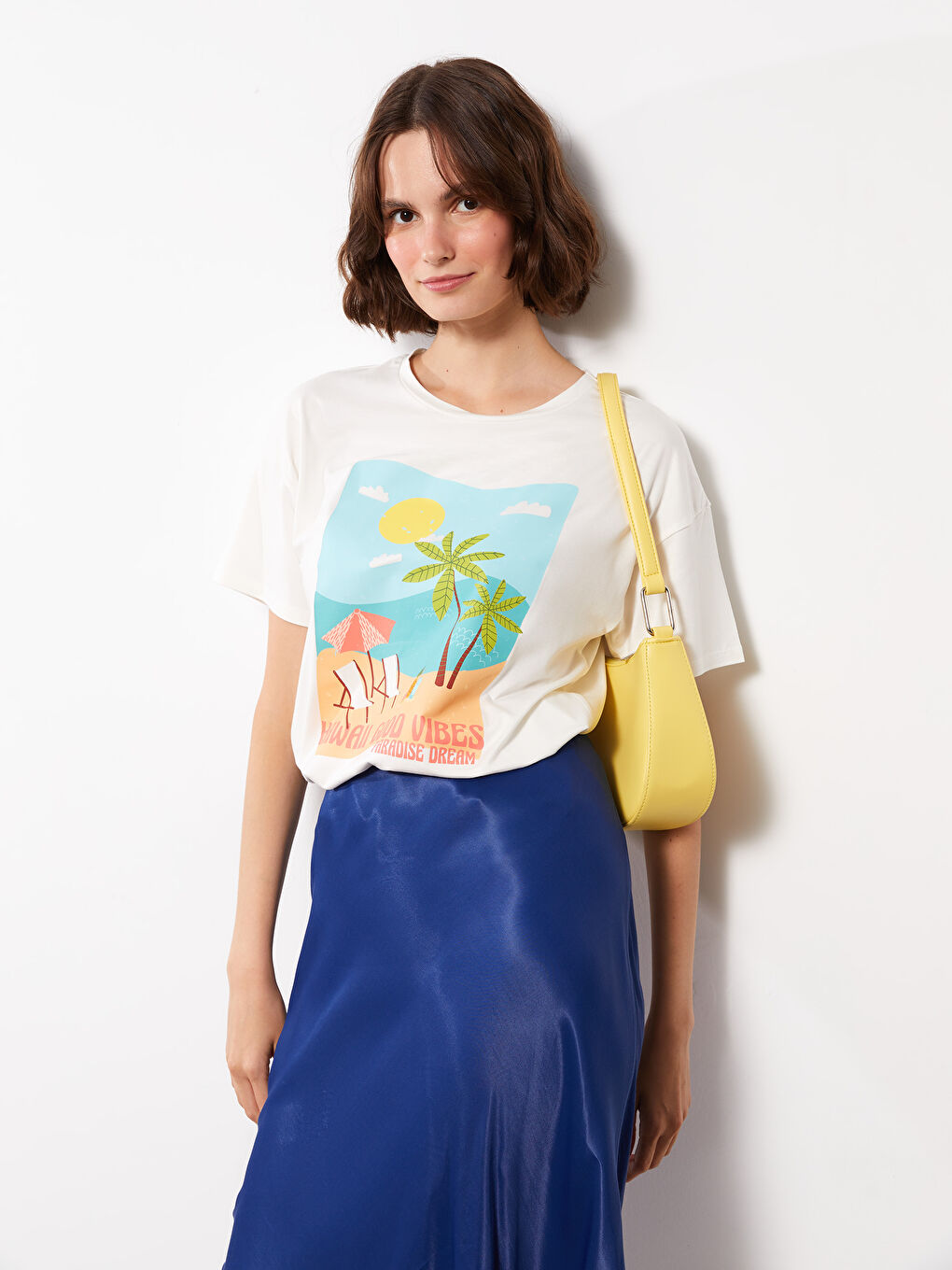 Ekru Bisiklet Yaka Baskılı Kısa Kollu Kadın Tişört