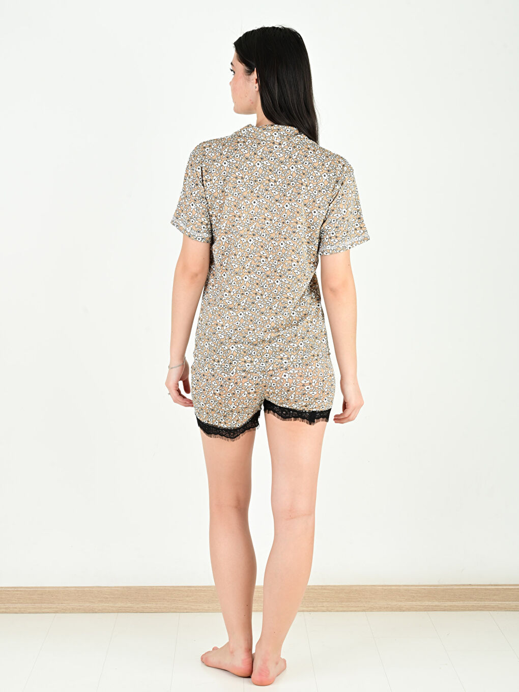 Kahverengi Gömlek Yaka Çiçekli Kısa Kollu Kadın Pijama Takım-1
