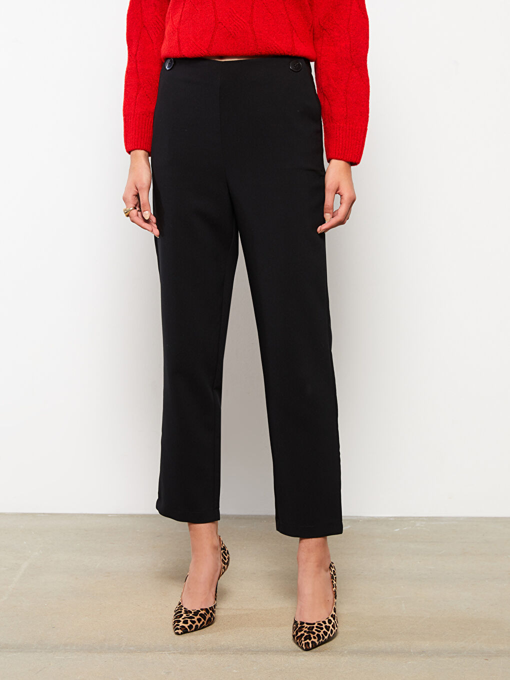 LCWAIKIKI Classic Women's Slim Fit Plain Trousers -S2NP50Z8-CVL